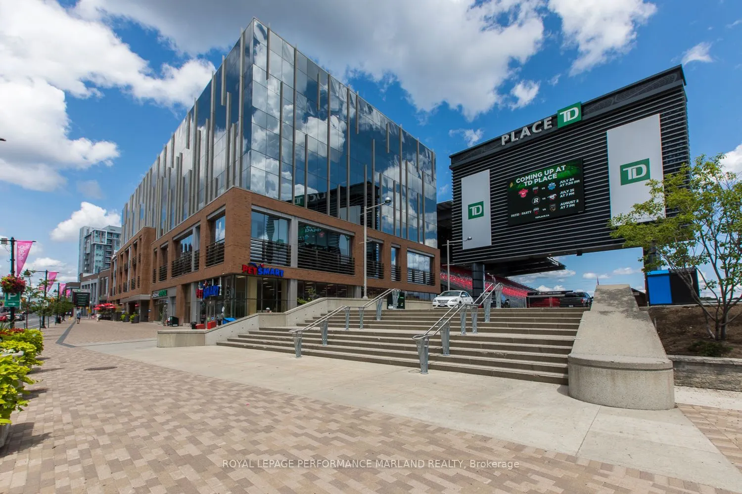 1035 Bank Street, #902