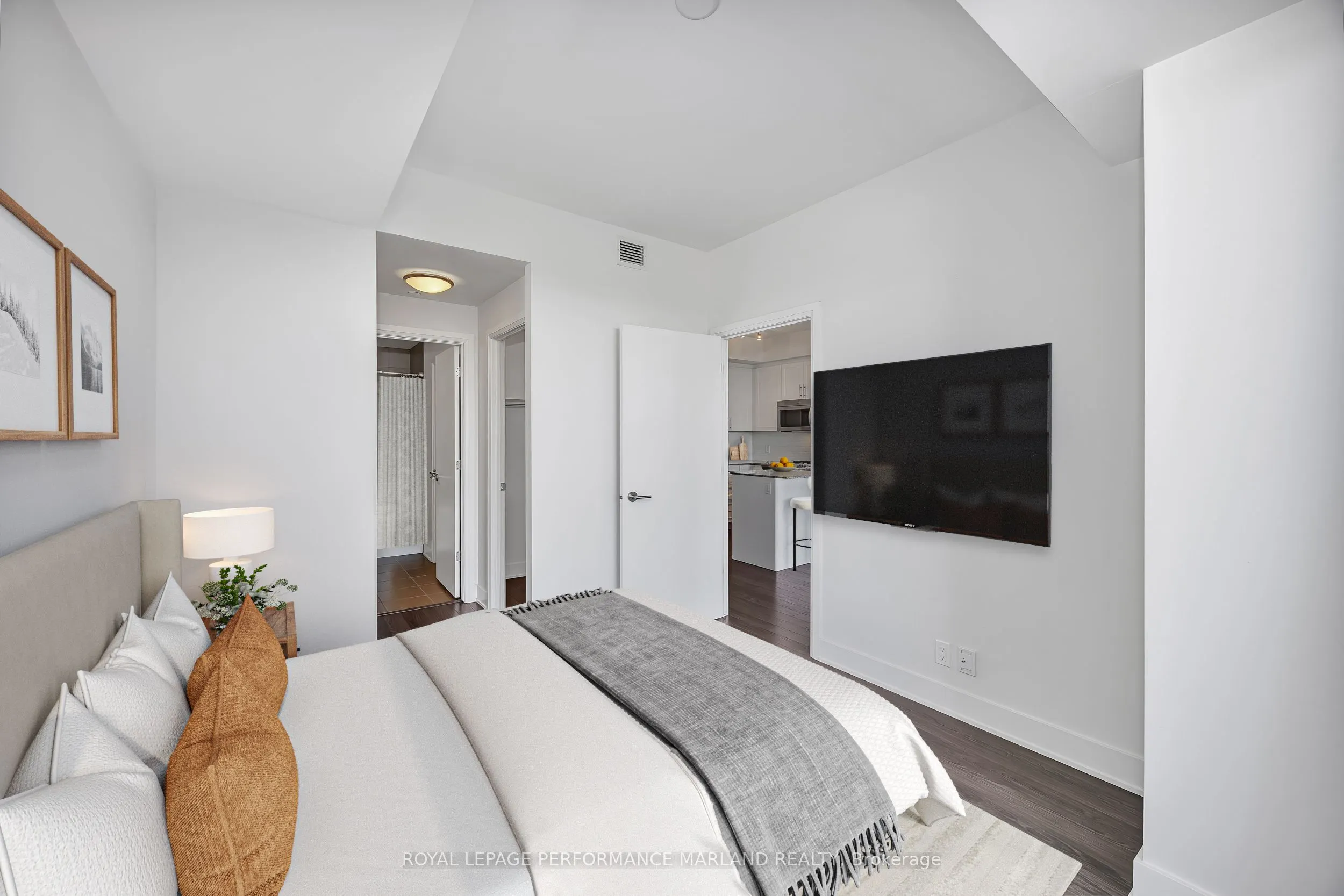 1035 Bank Street, #902