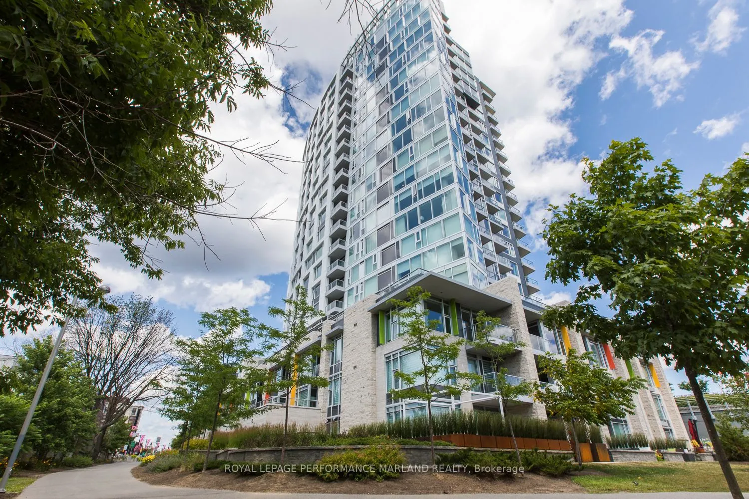 1035 Bank Street, #902