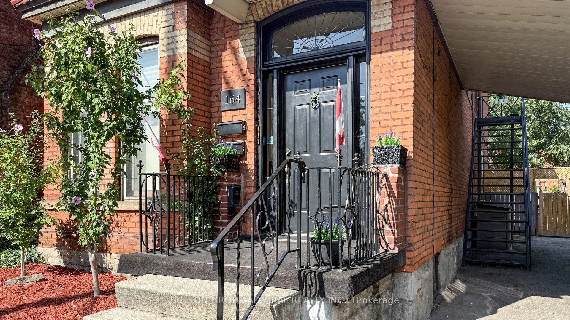 164 Wentworth Street S
