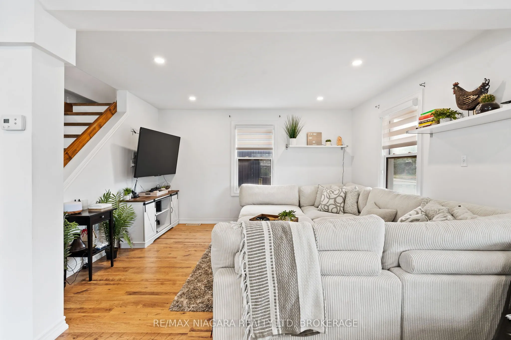 5690 HIGHLAND Avenue