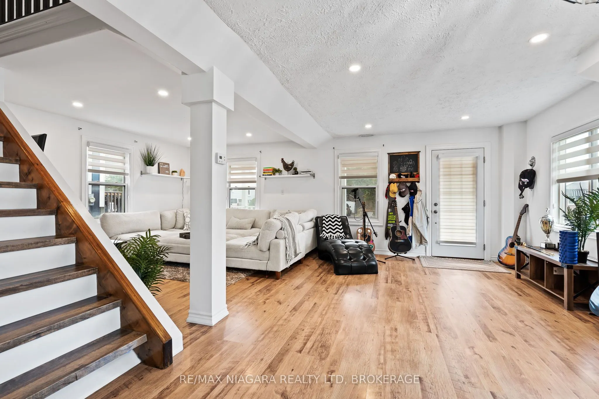 5690 HIGHLAND Avenue