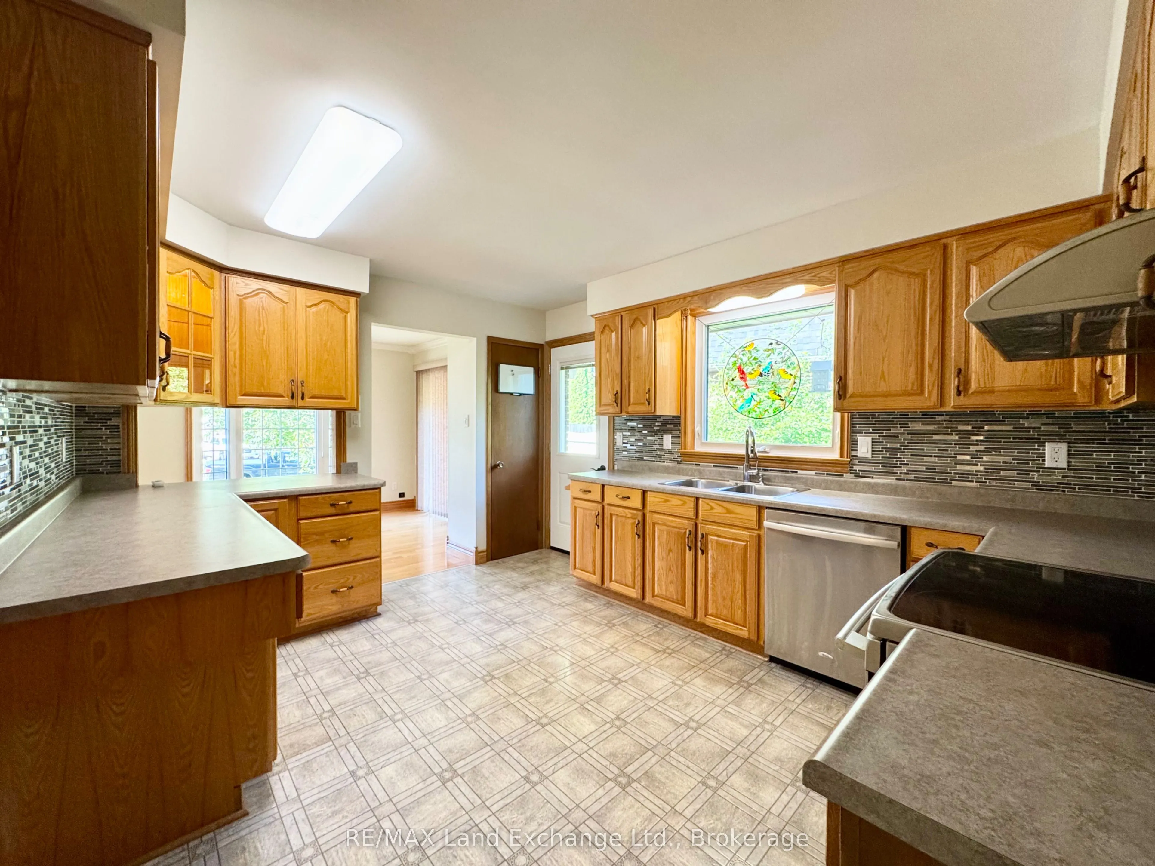 653 Ashwell Crescent