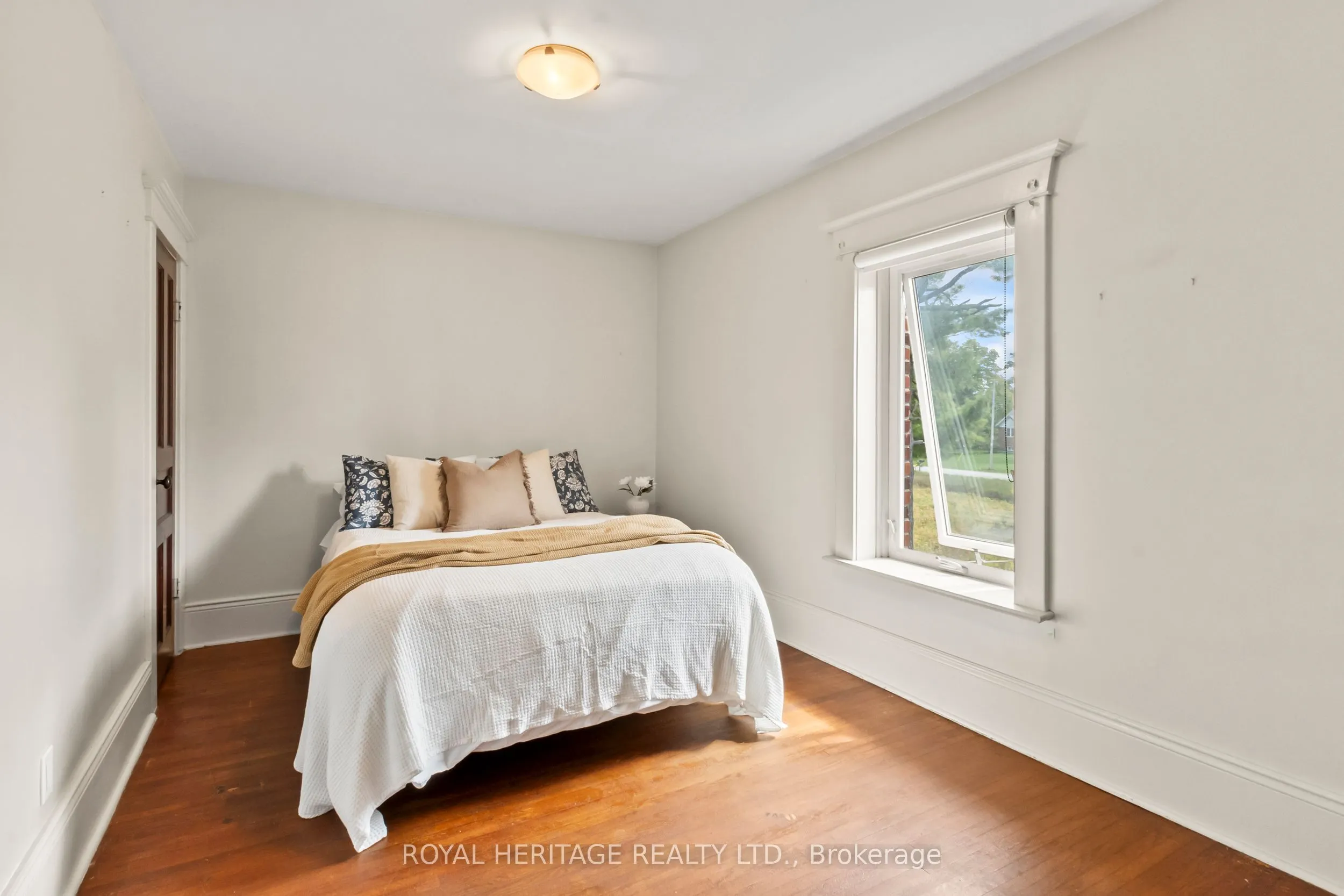 901 Cresswell Road