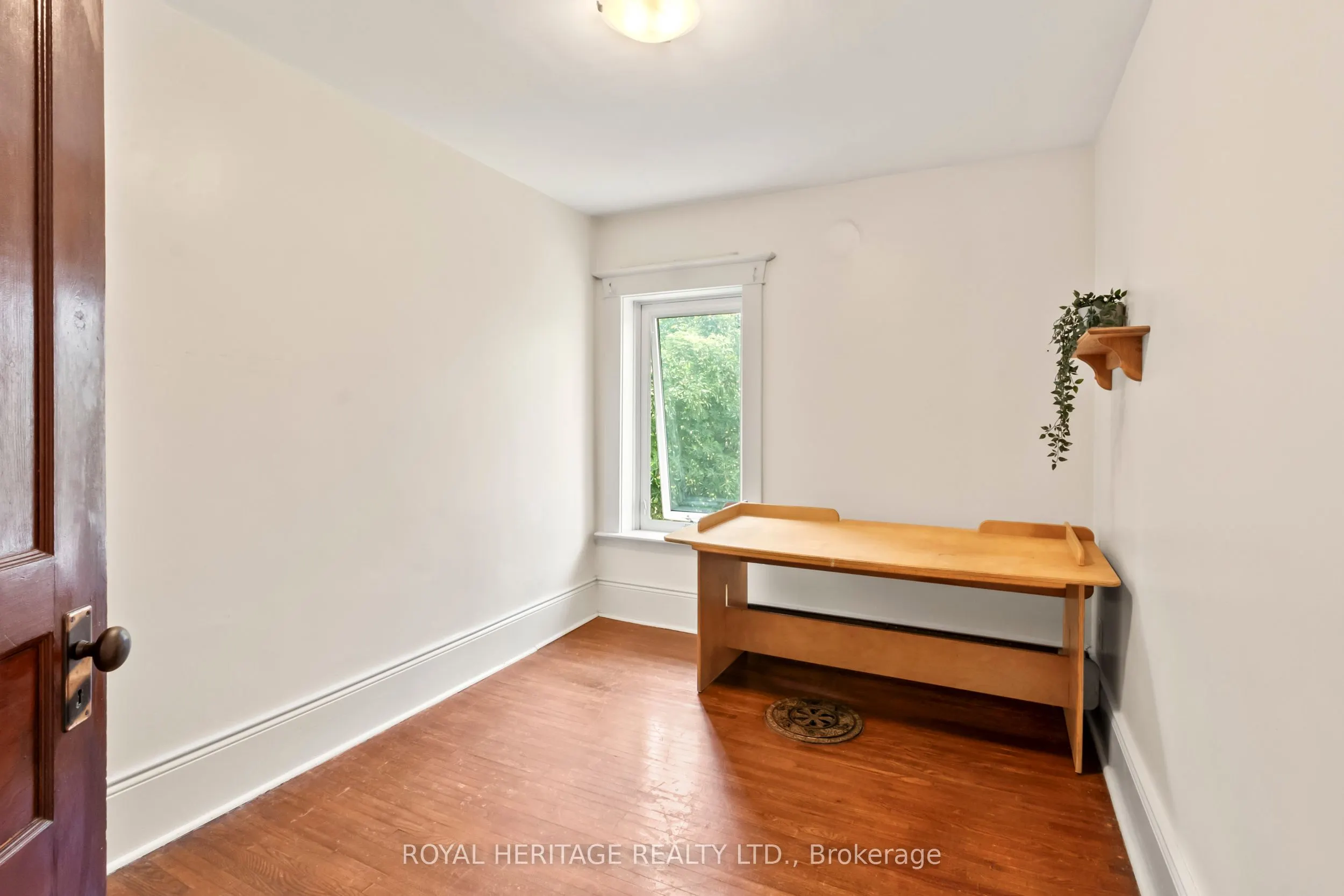 901 Cresswell Road