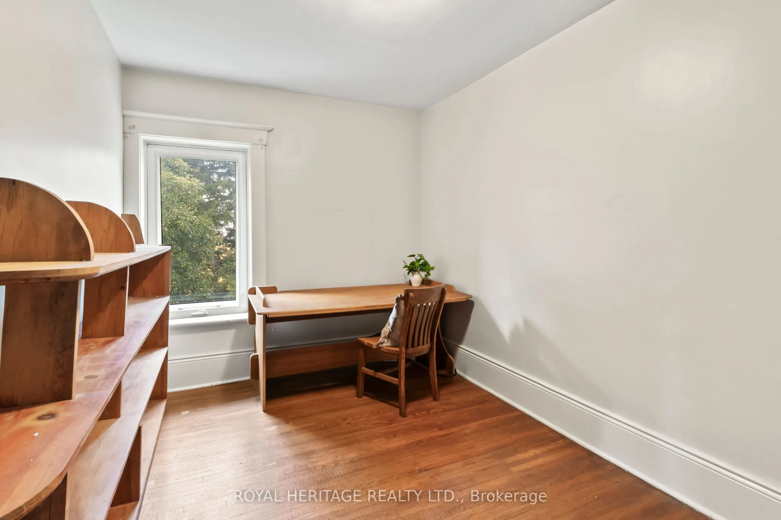 901 Cresswell Road