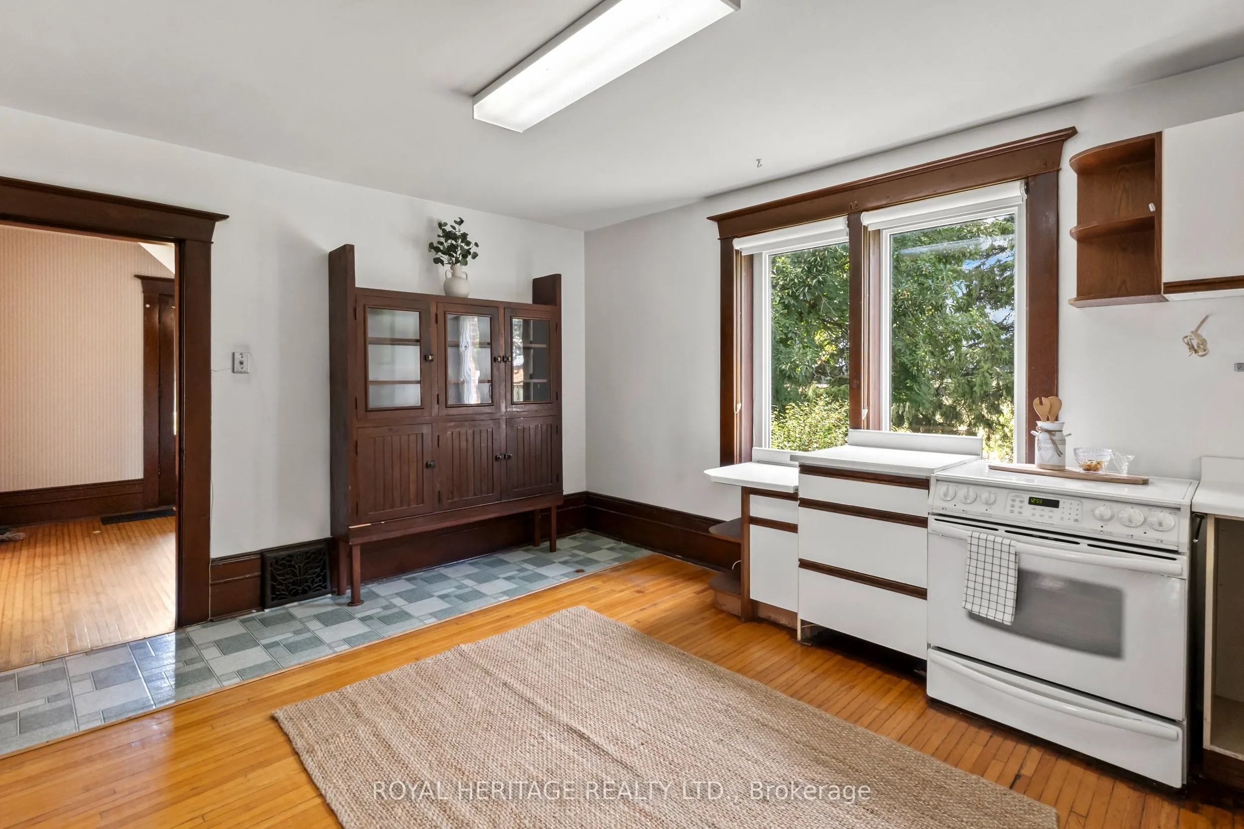 901 Cresswell Road