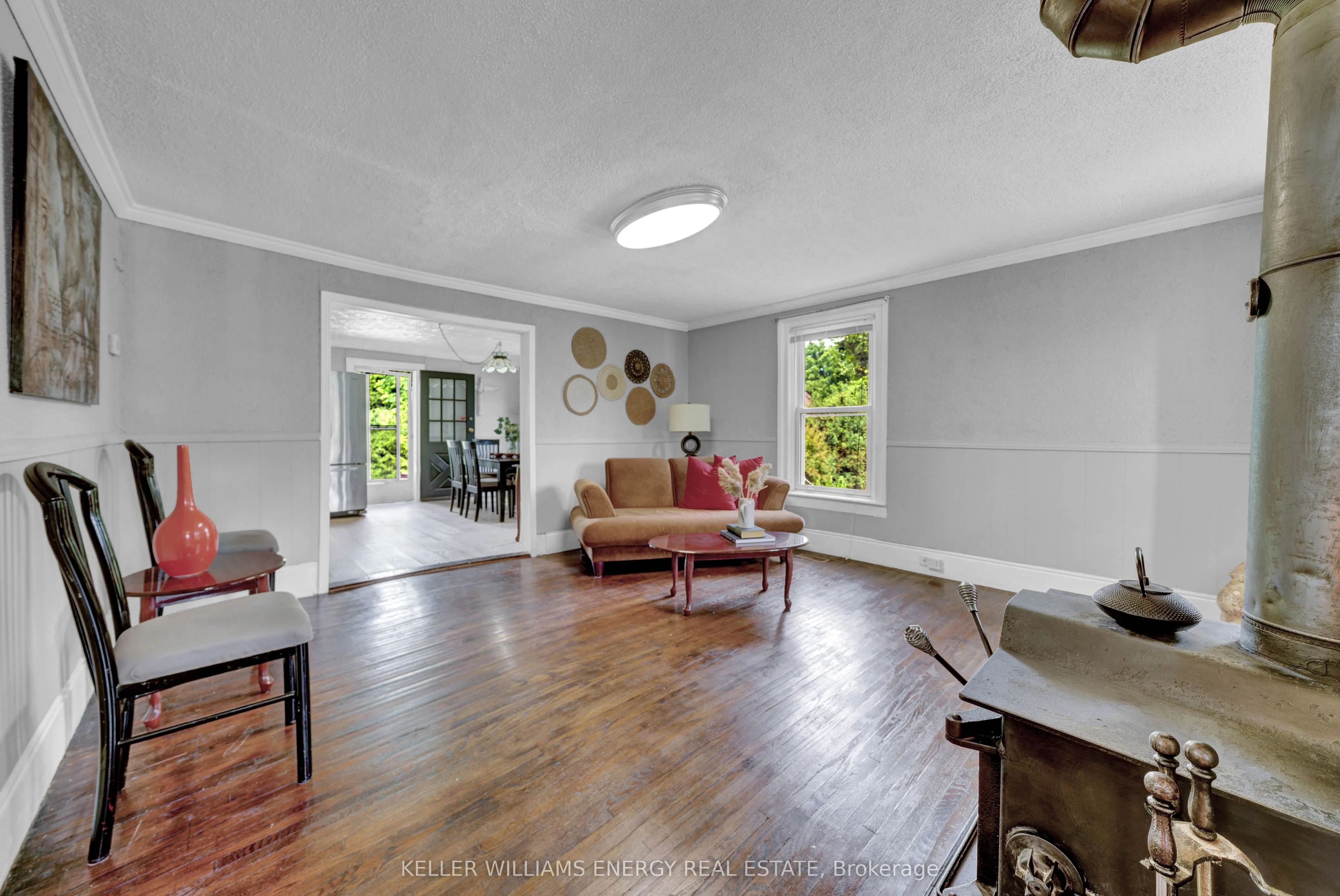 16 Squires Street