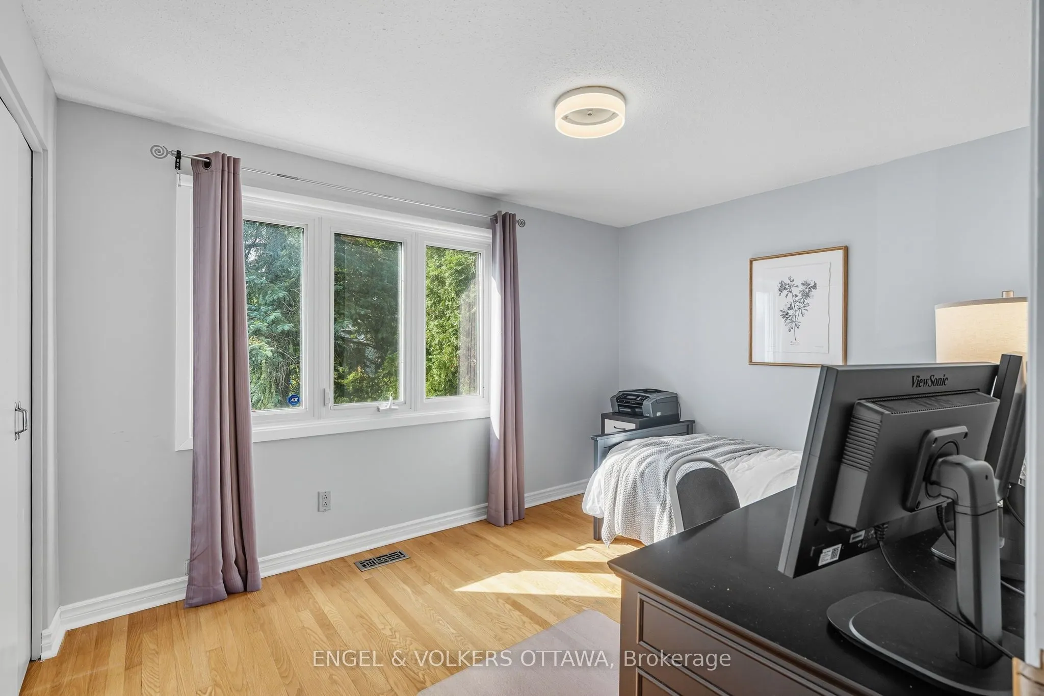 1800 Devlin Crescent