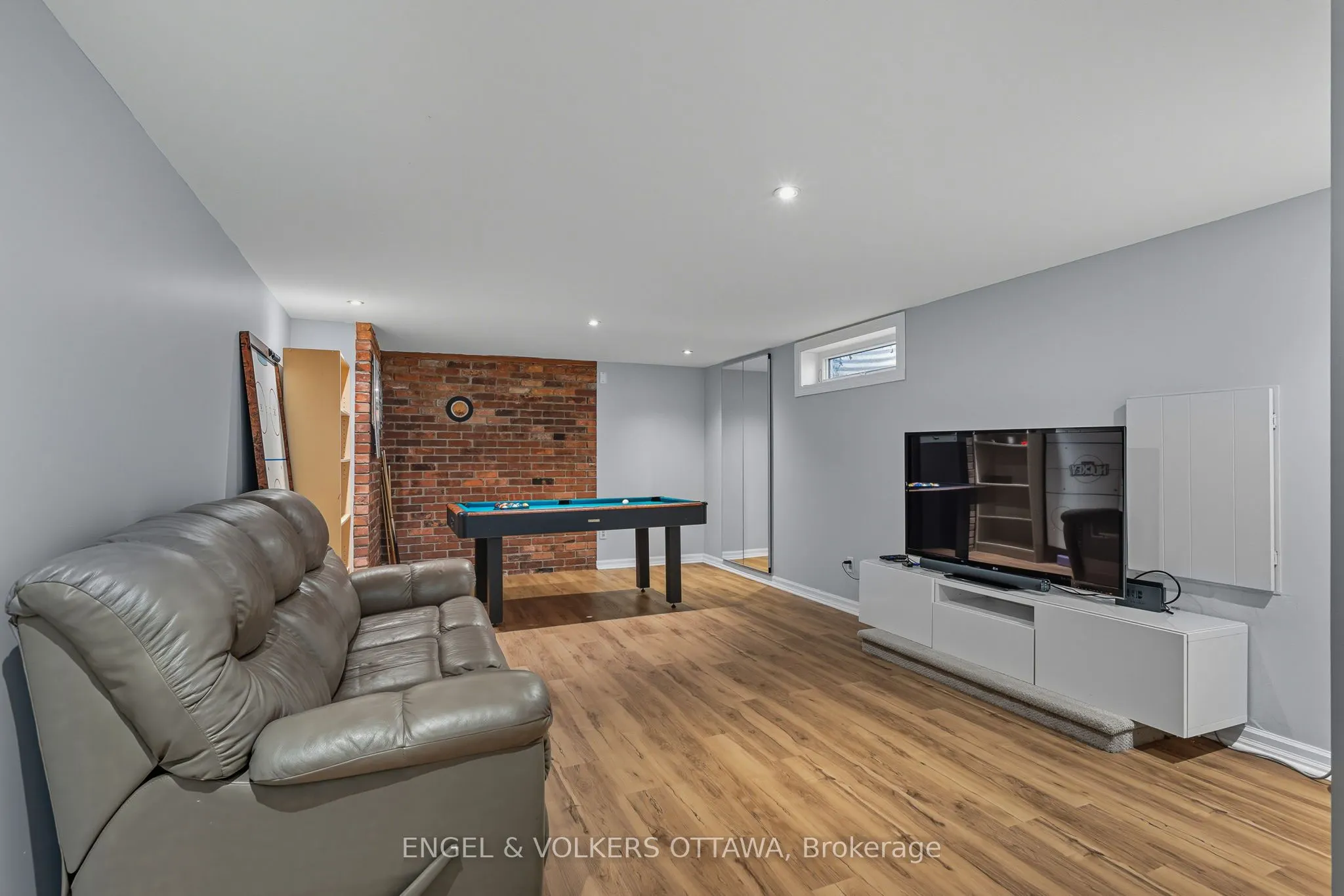 1800 Devlin Crescent
