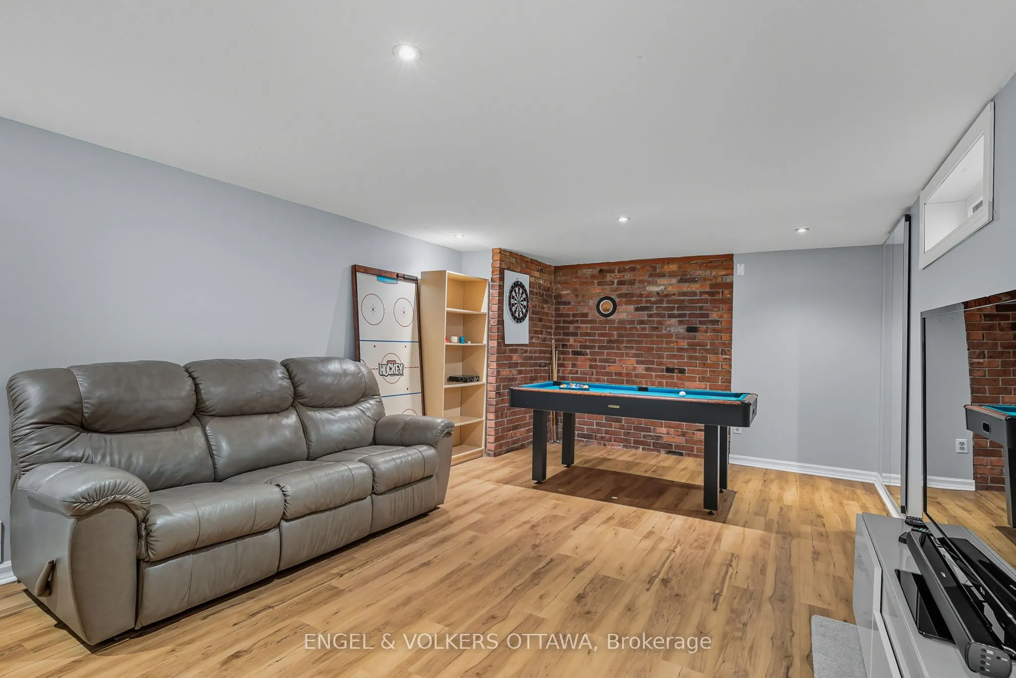 1800 Devlin Crescent