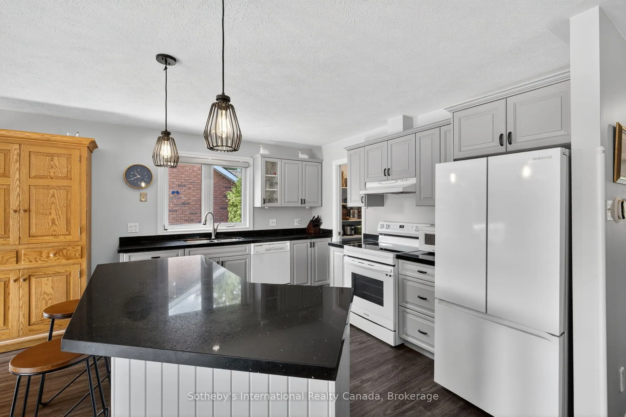 35 Elgin Street S