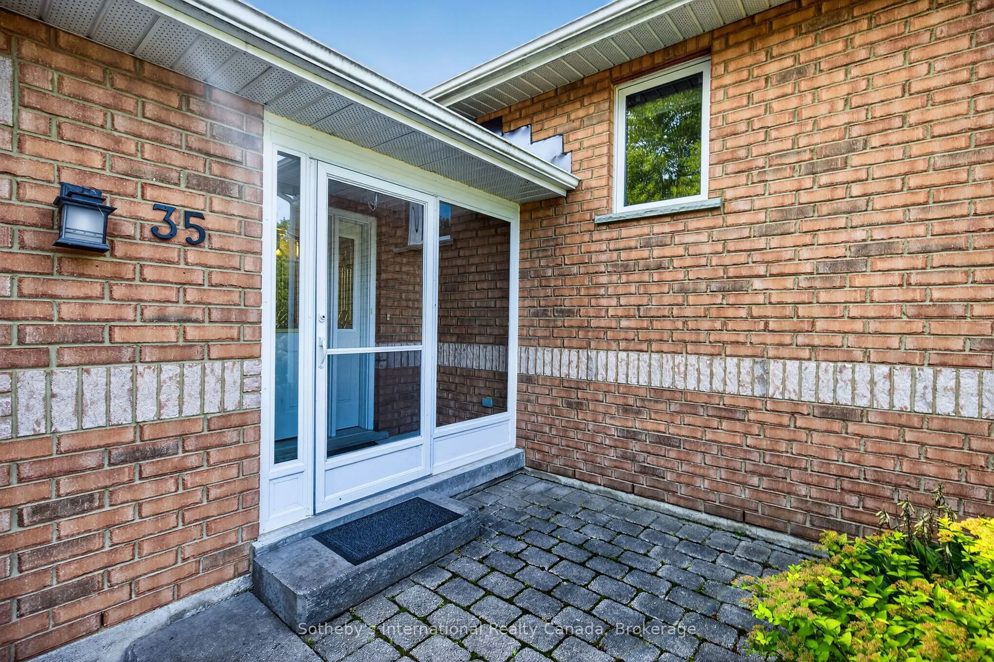 35 Elgin Street S
