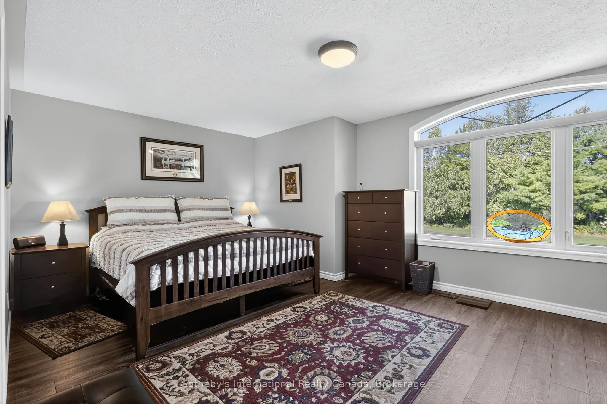 35 Elgin Street S