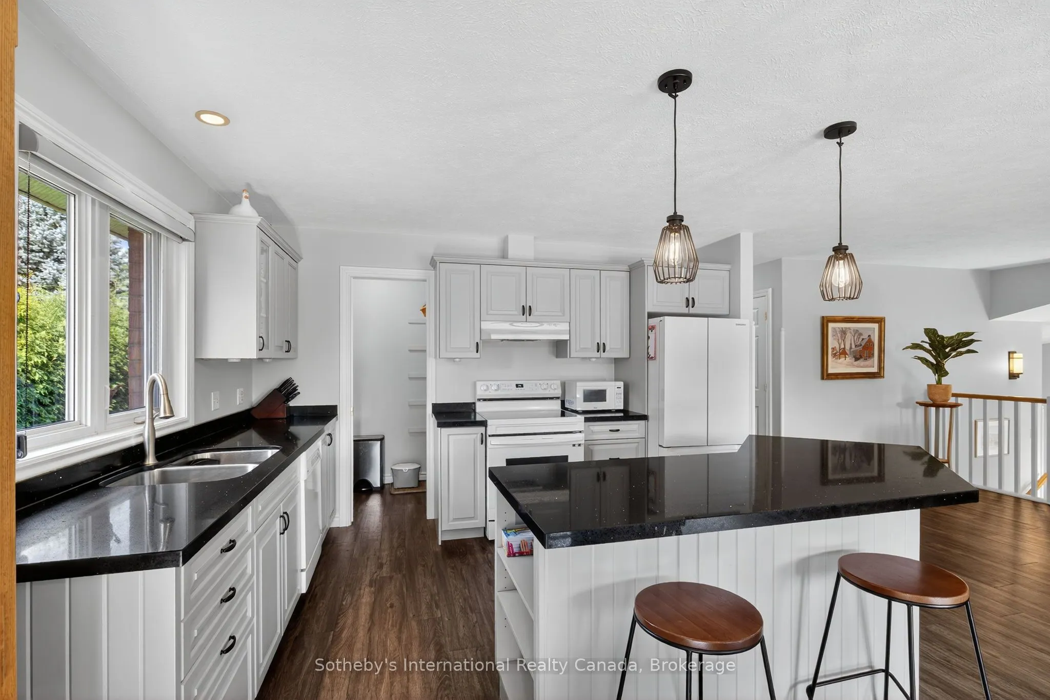 35 Elgin Street S