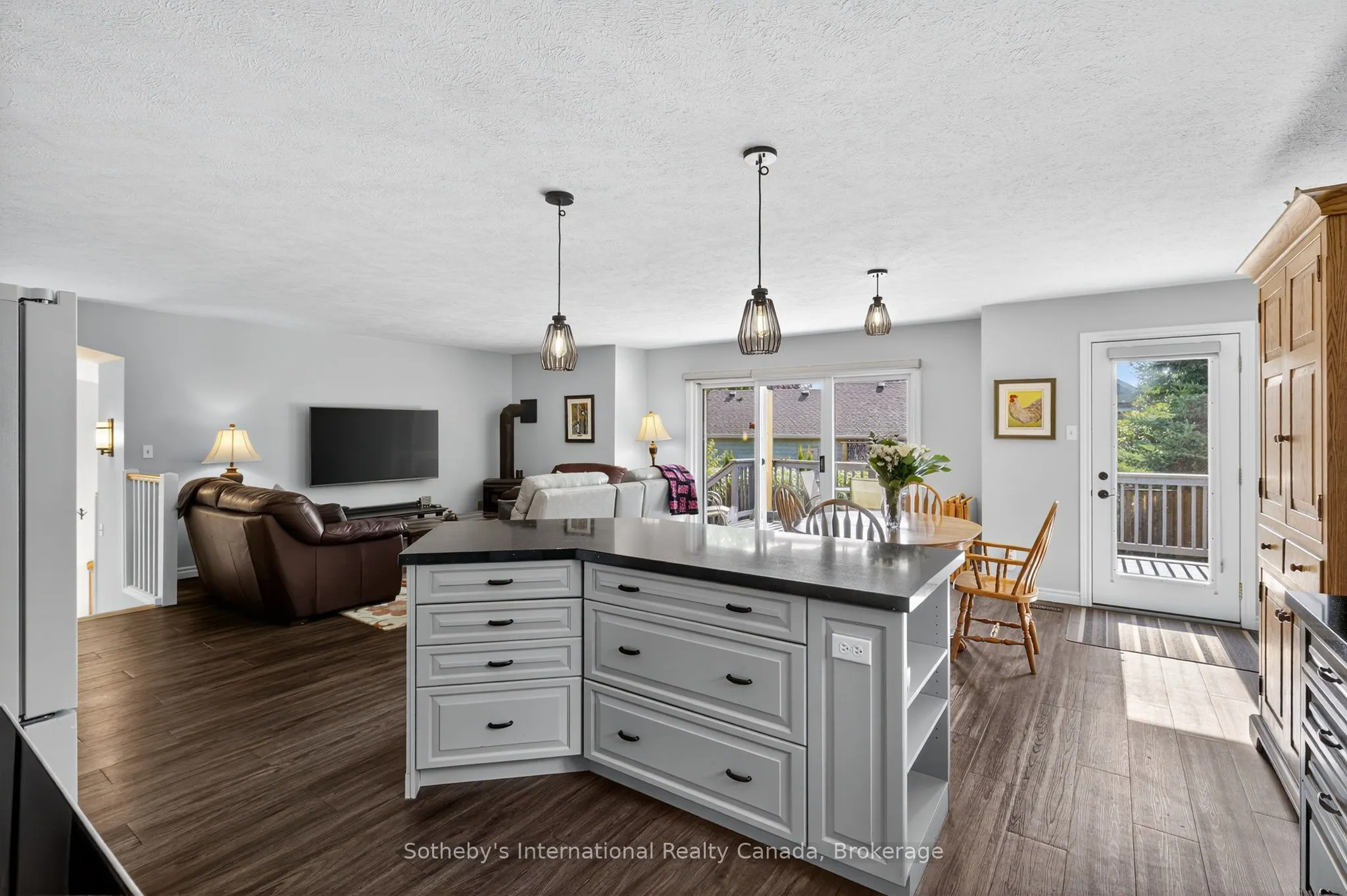 35 Elgin Street S