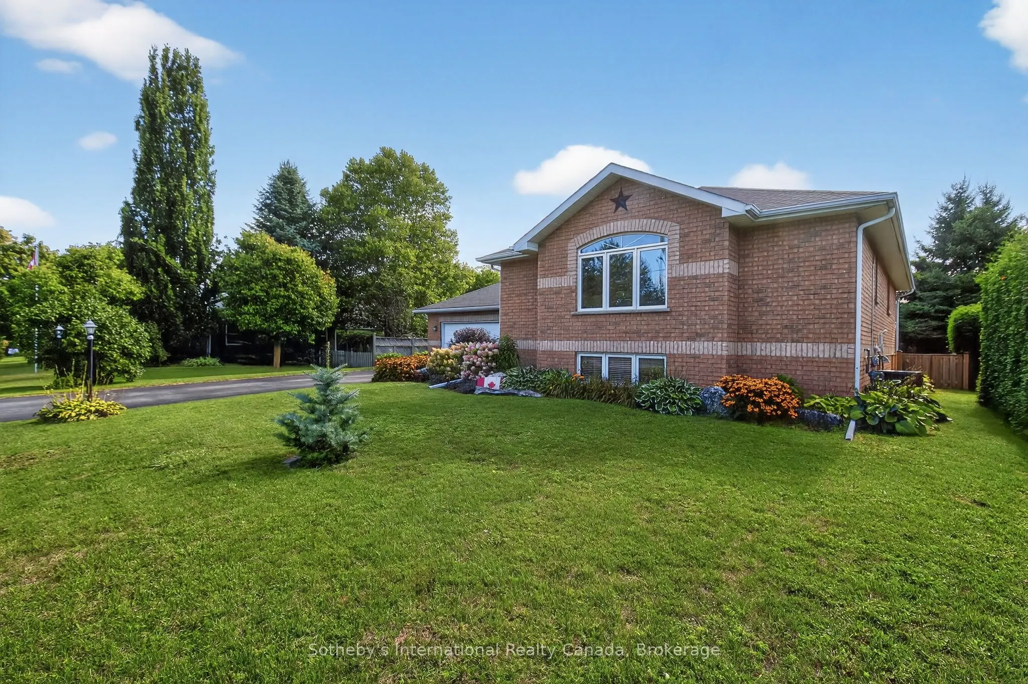 35 Elgin Street S