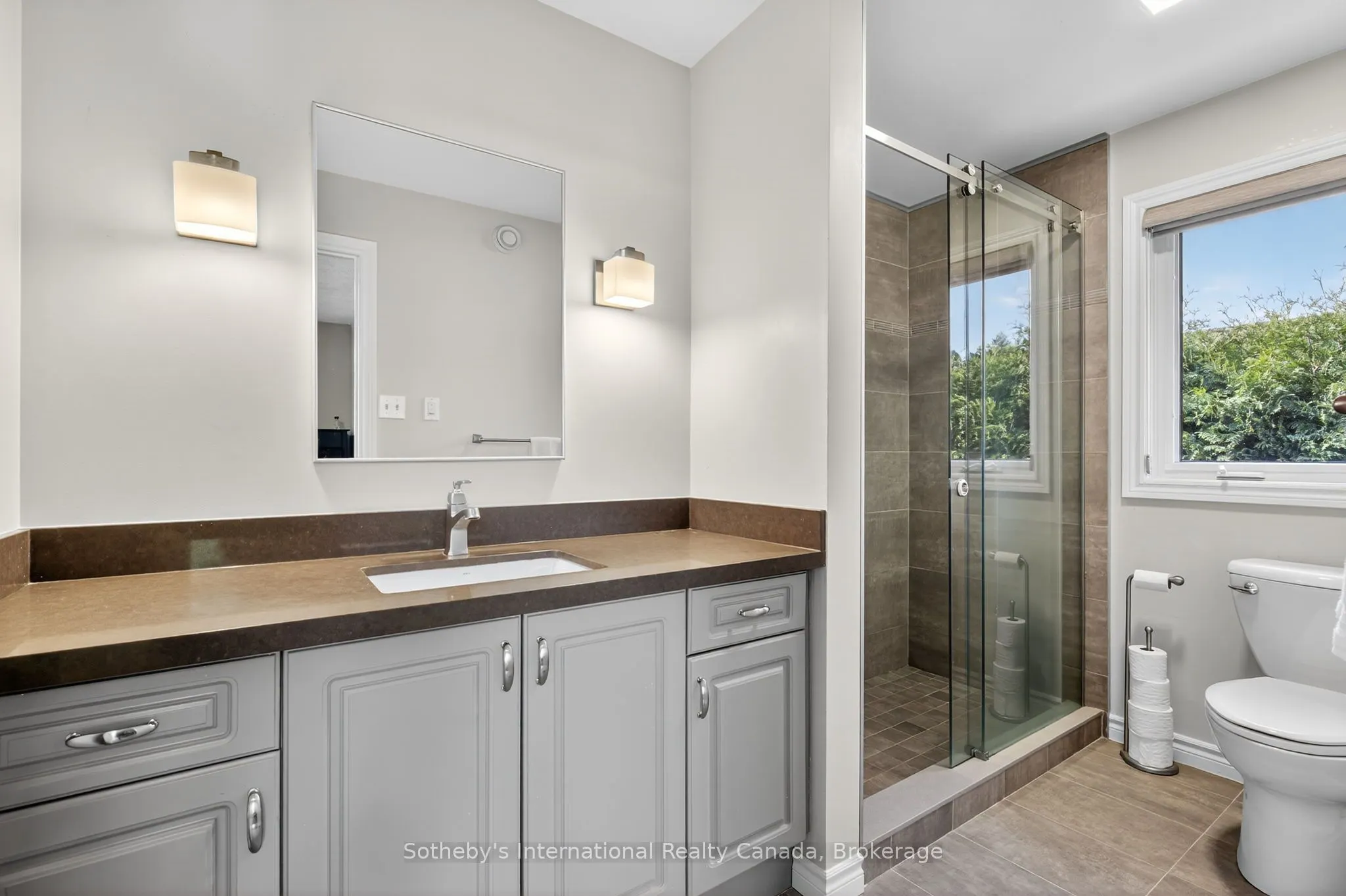 35 Elgin Street S