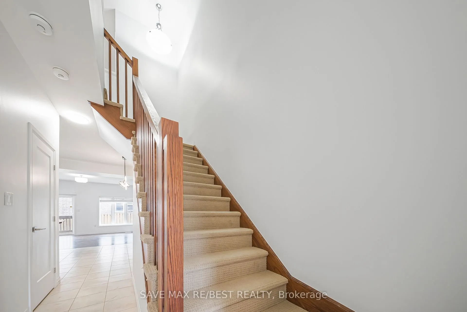 6 Greenwich Avenue