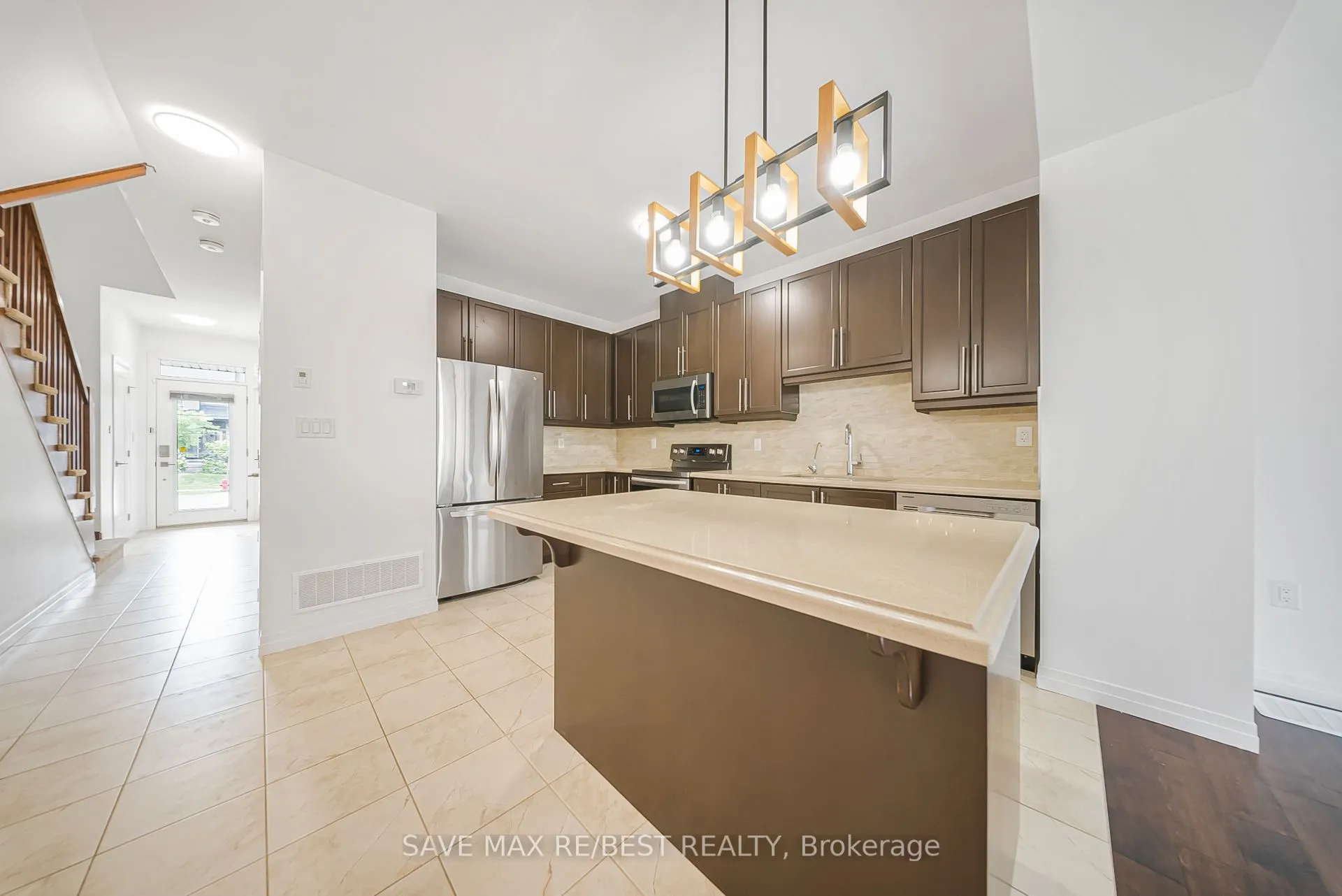 6 Greenwich Avenue