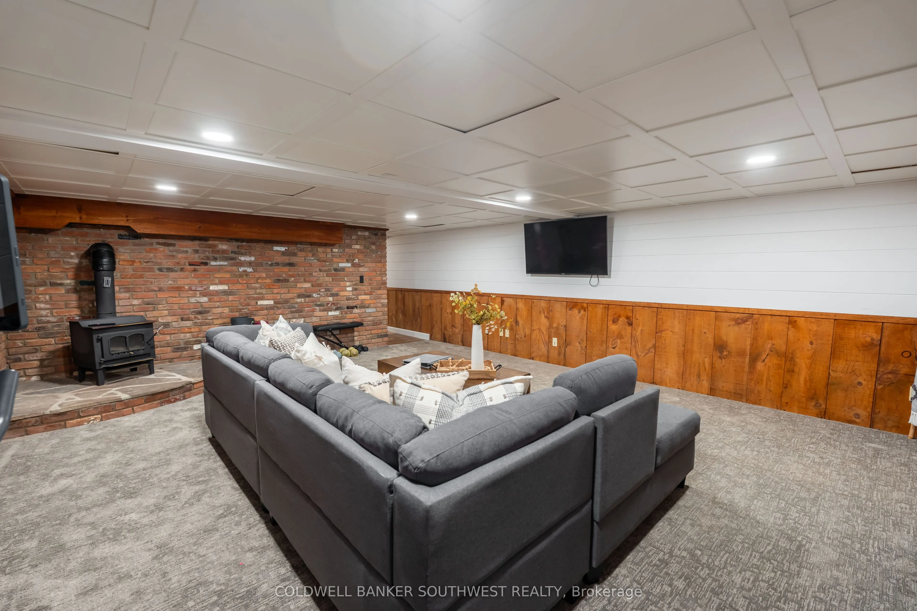 5252 Egremont Road