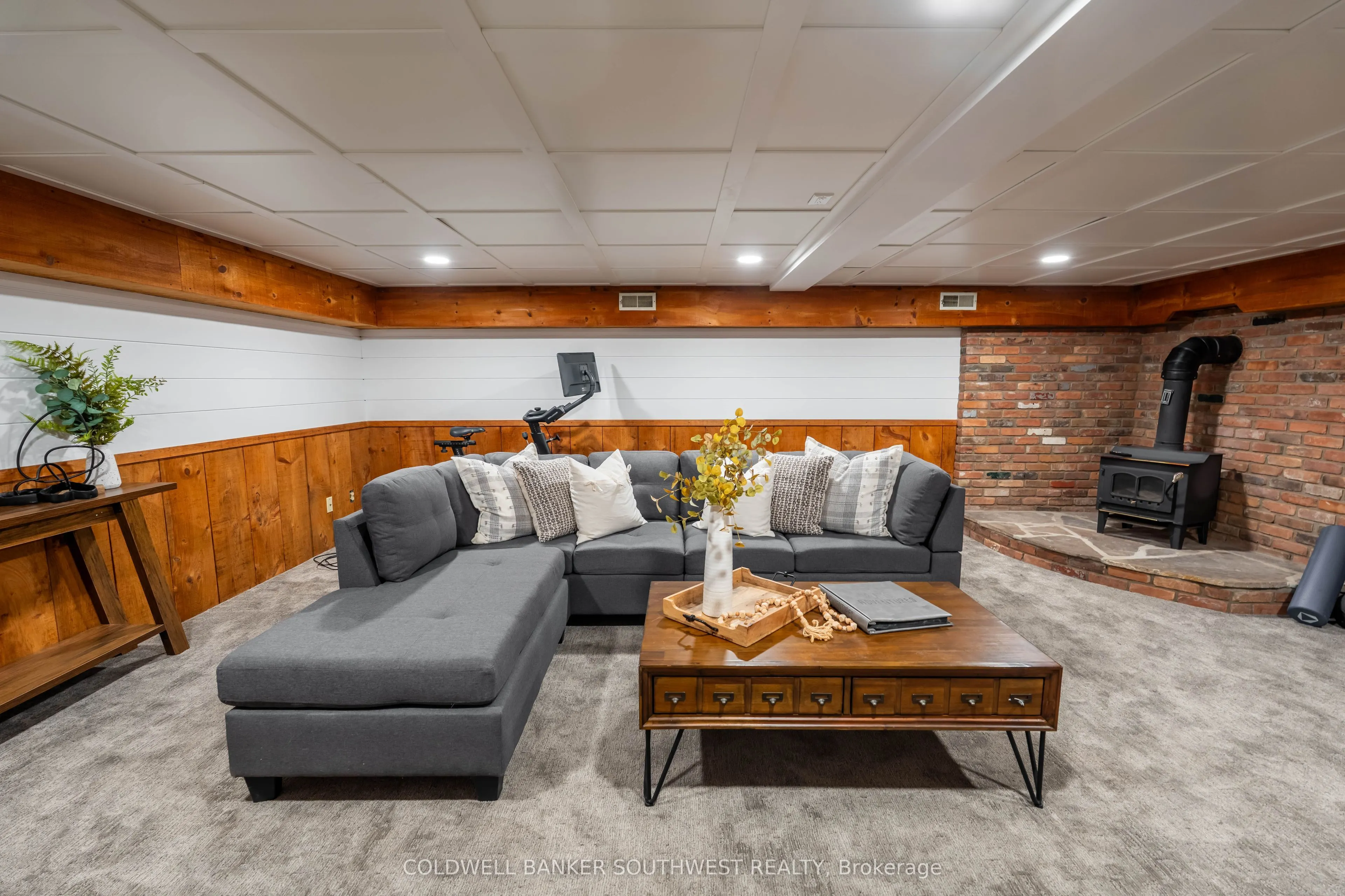 5252 Egremont Road