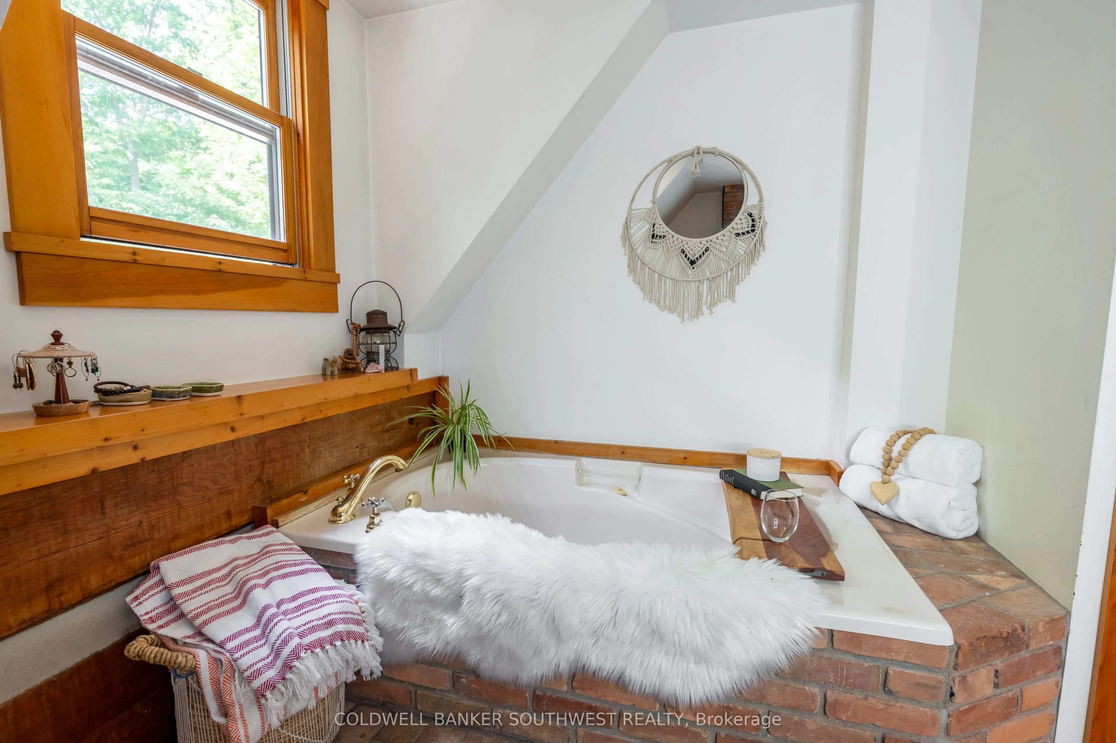 5252 Egremont Road