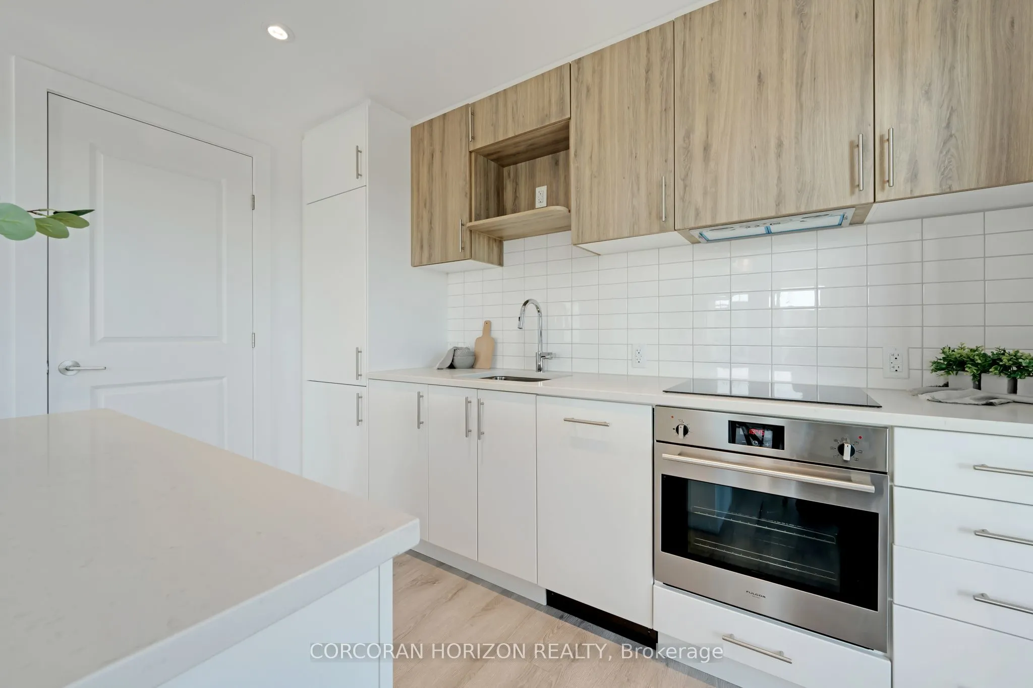 181 King Street S, #1414