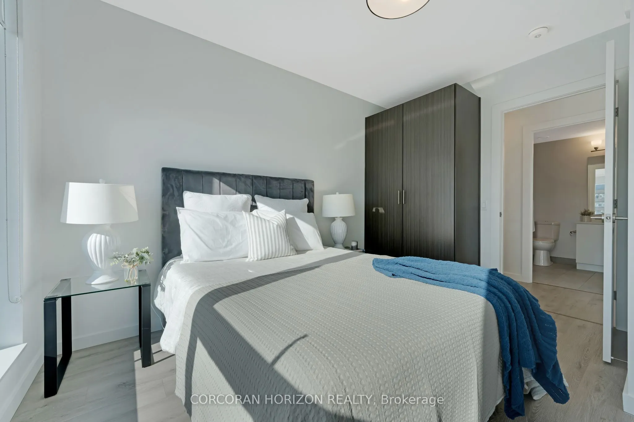 181 King Street S, #1414