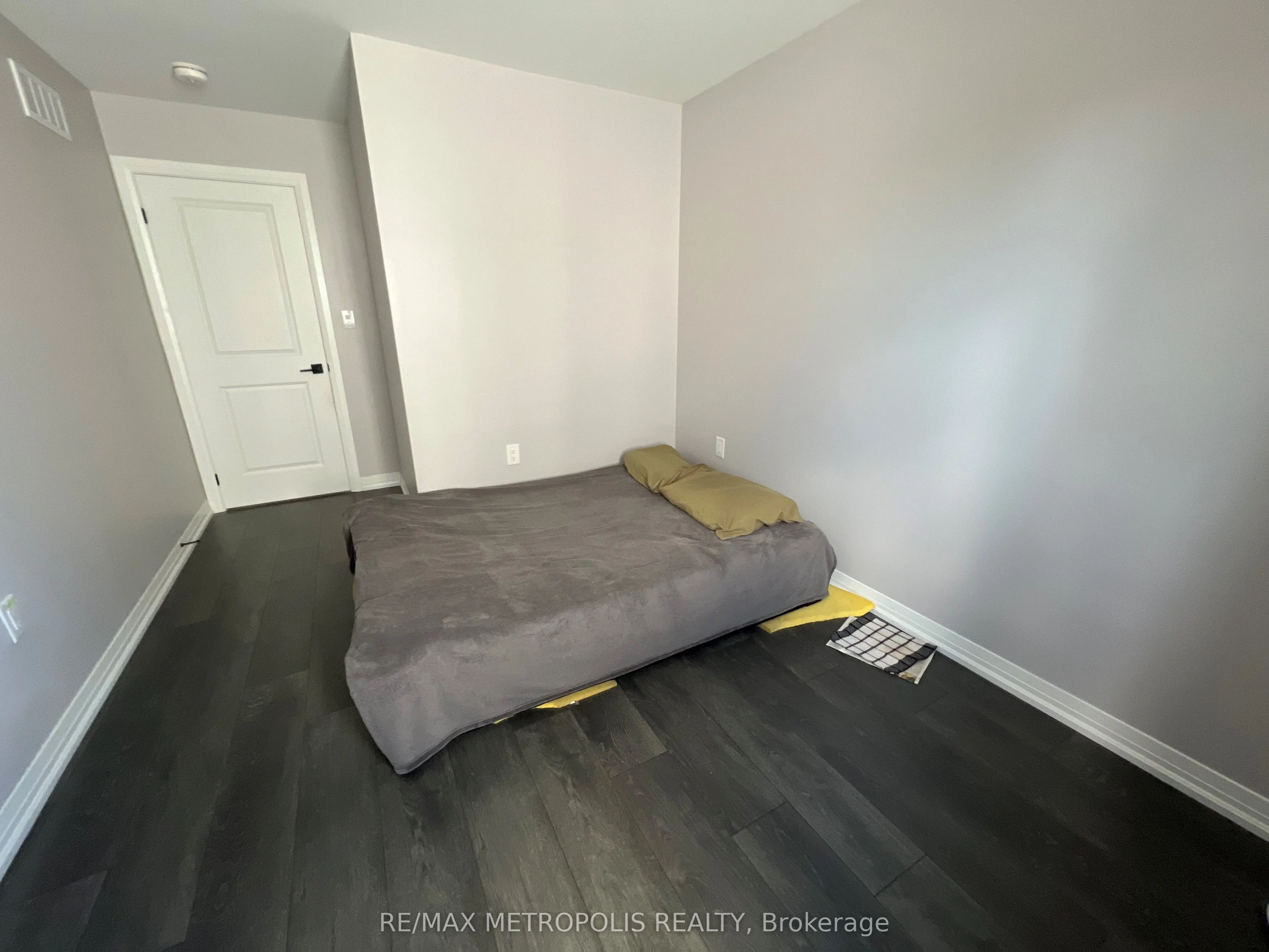 6 Summit Crescent