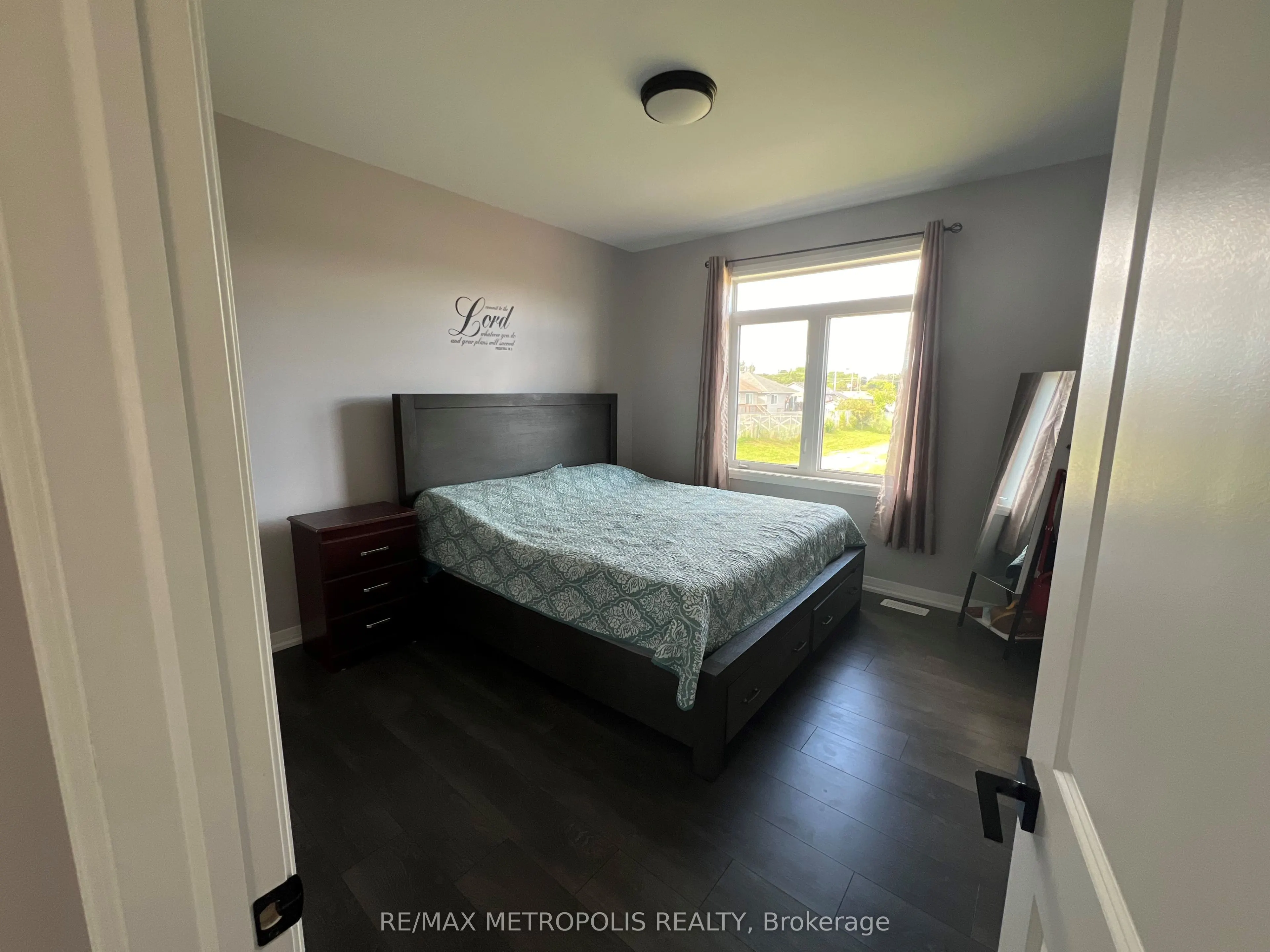 6 Summit Crescent