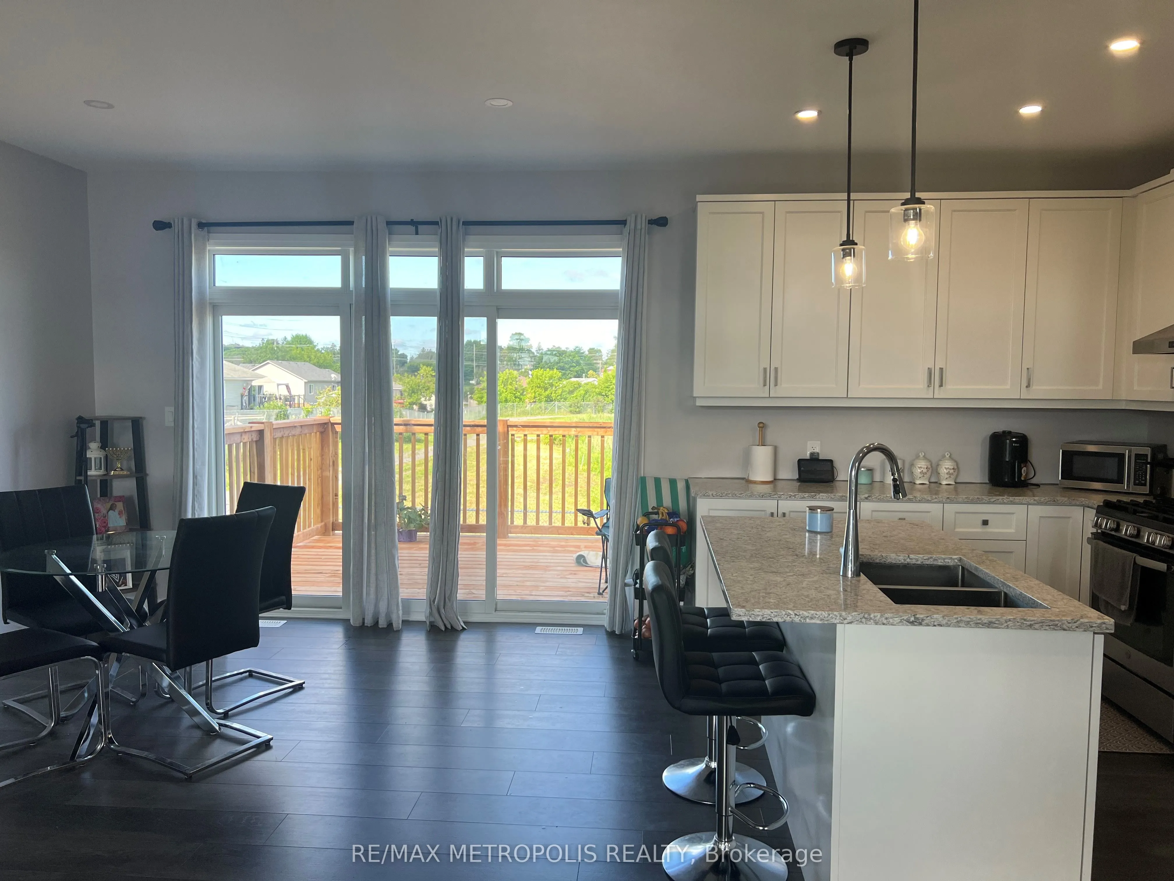 6 Summit Crescent