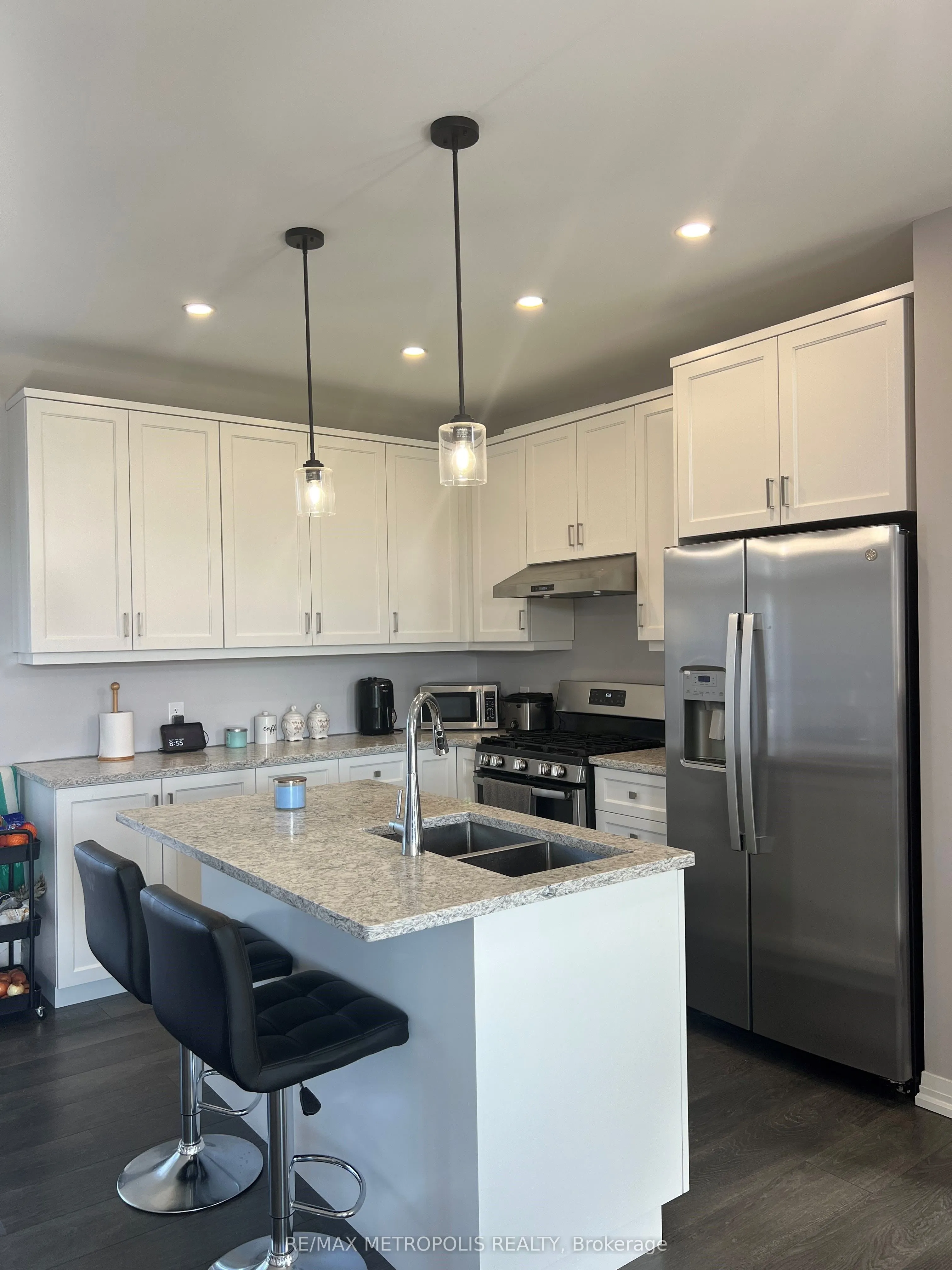 6 Summit Crescent