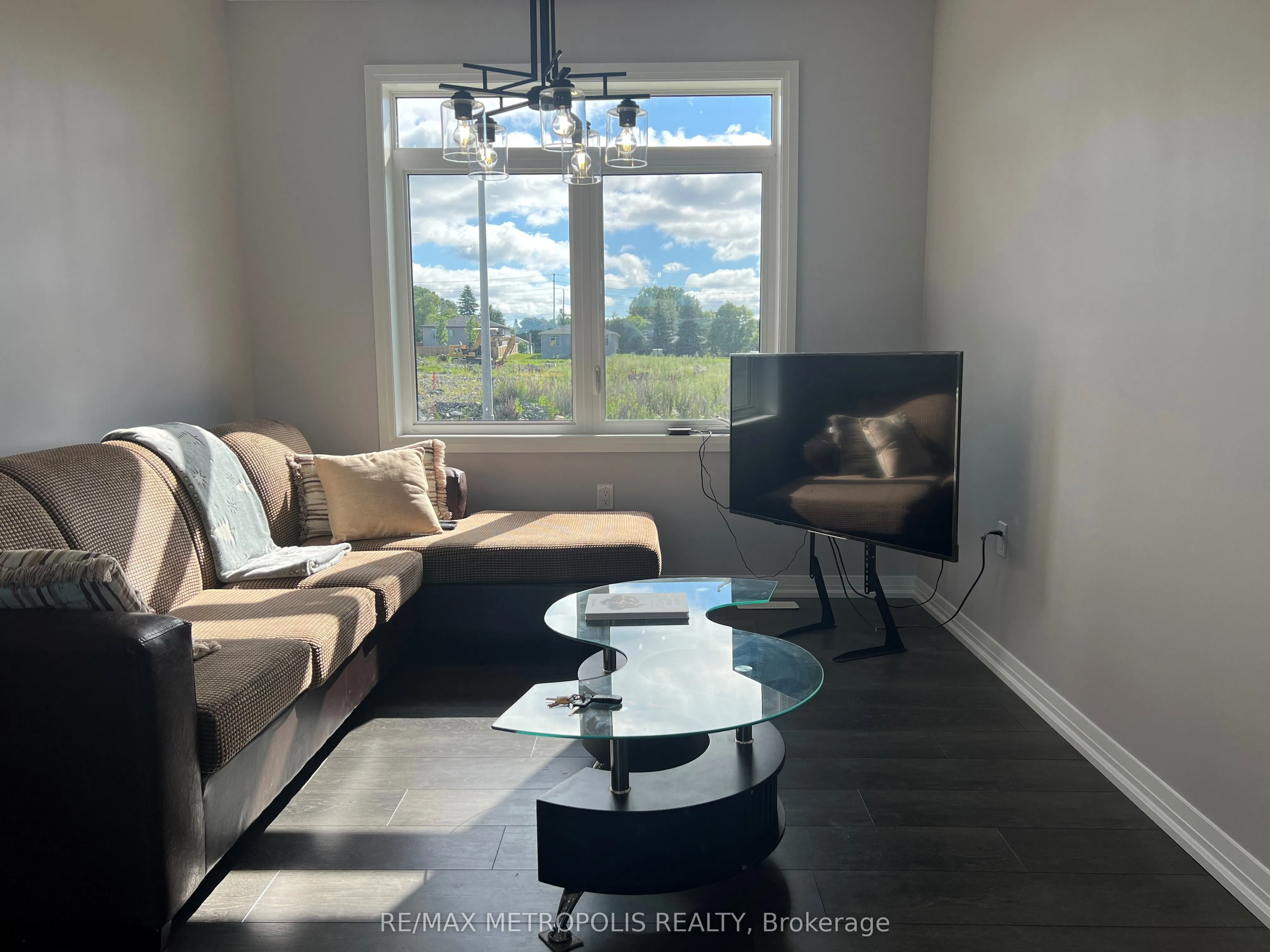 6 Summit Crescent