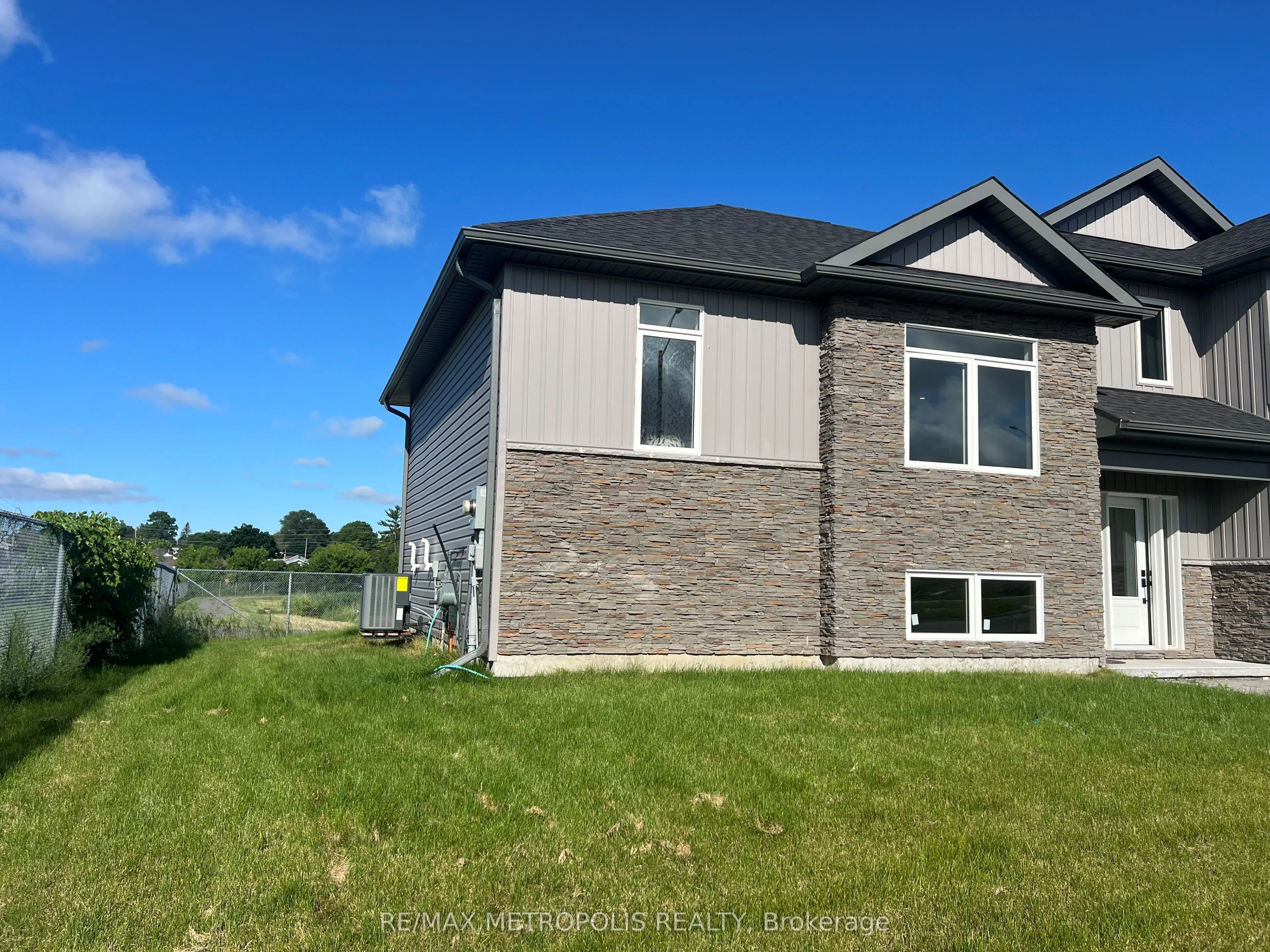6 Summit Crescent