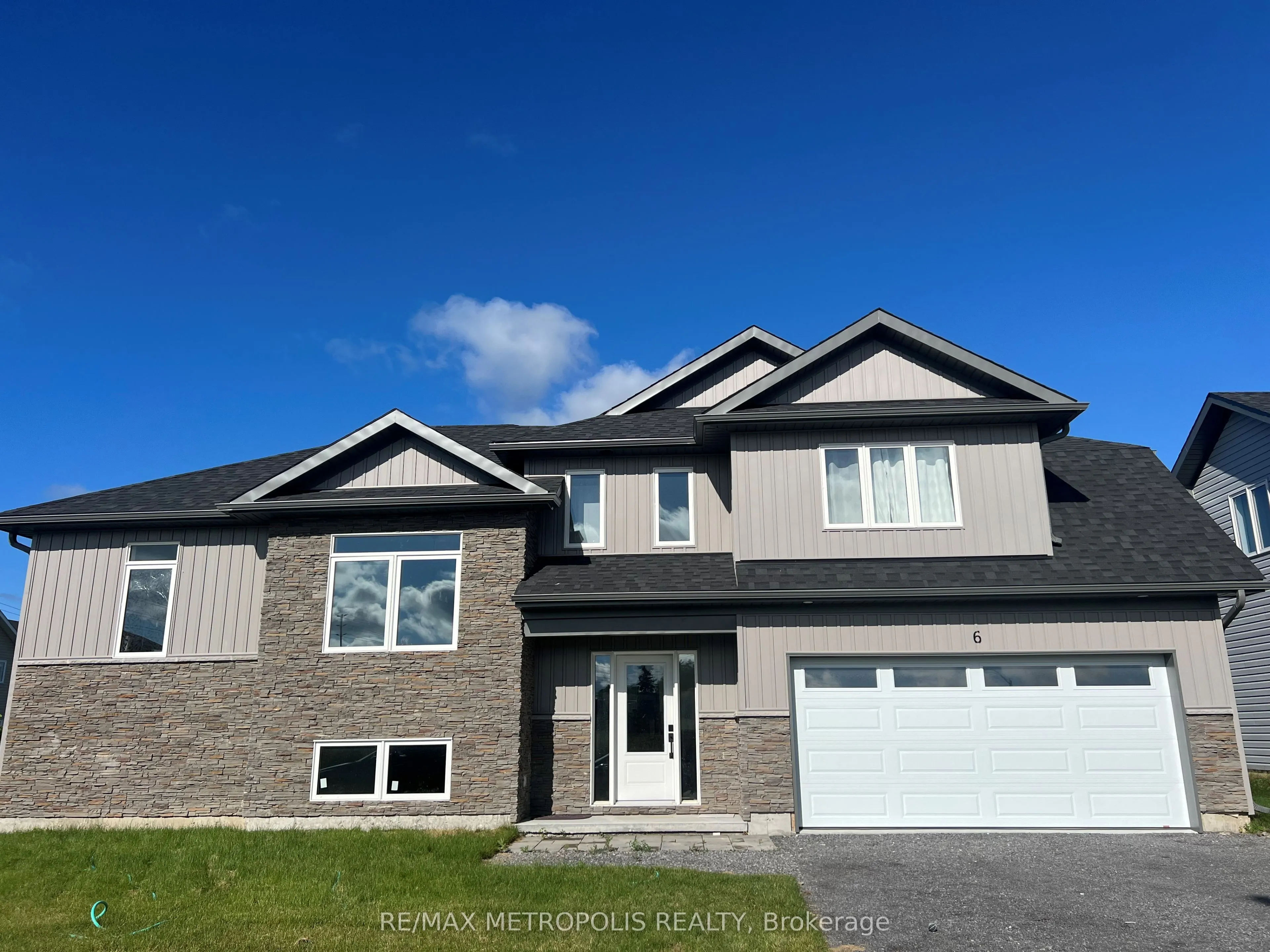 6 Summit Crescent