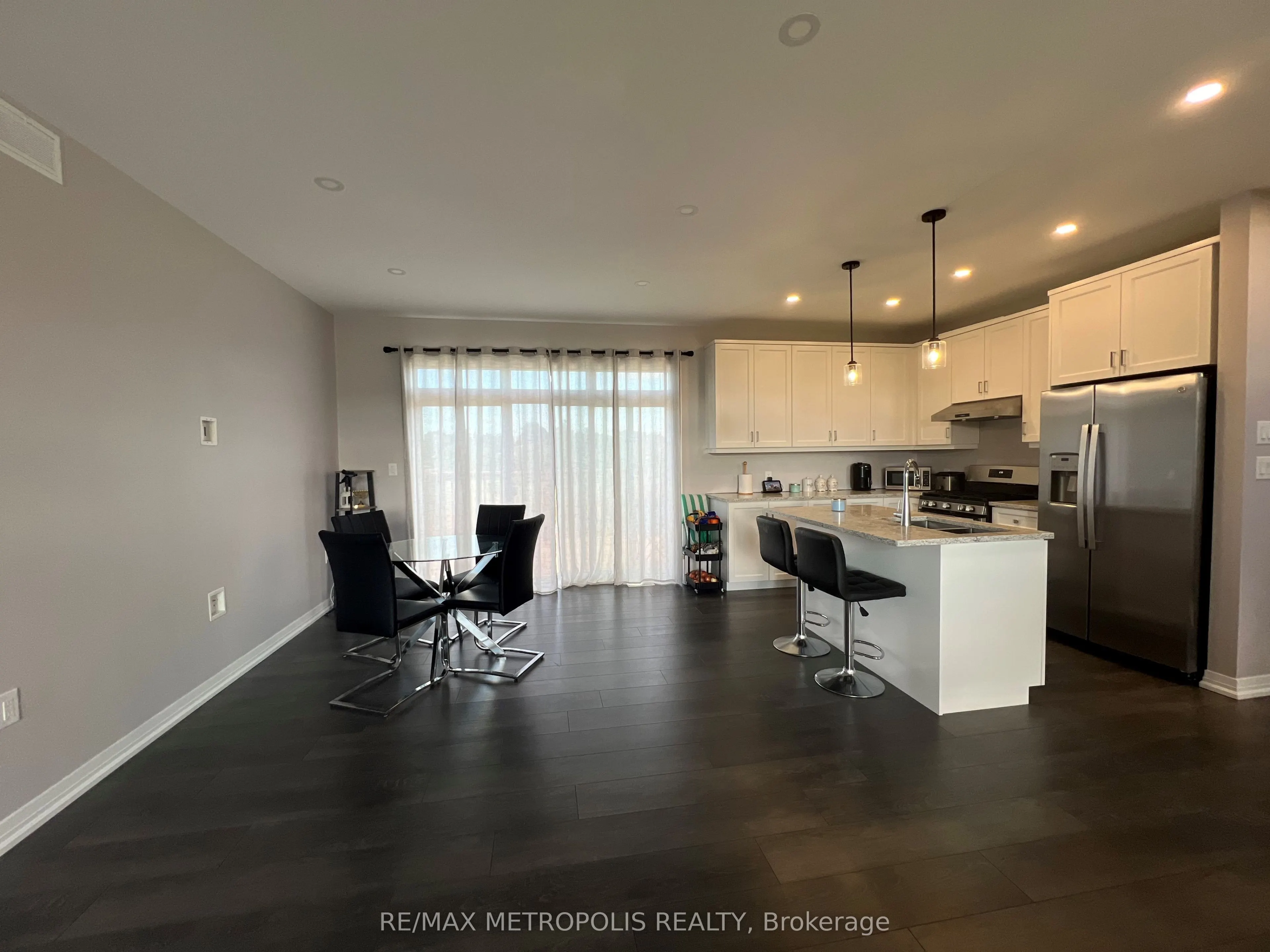 6 Summit Crescent