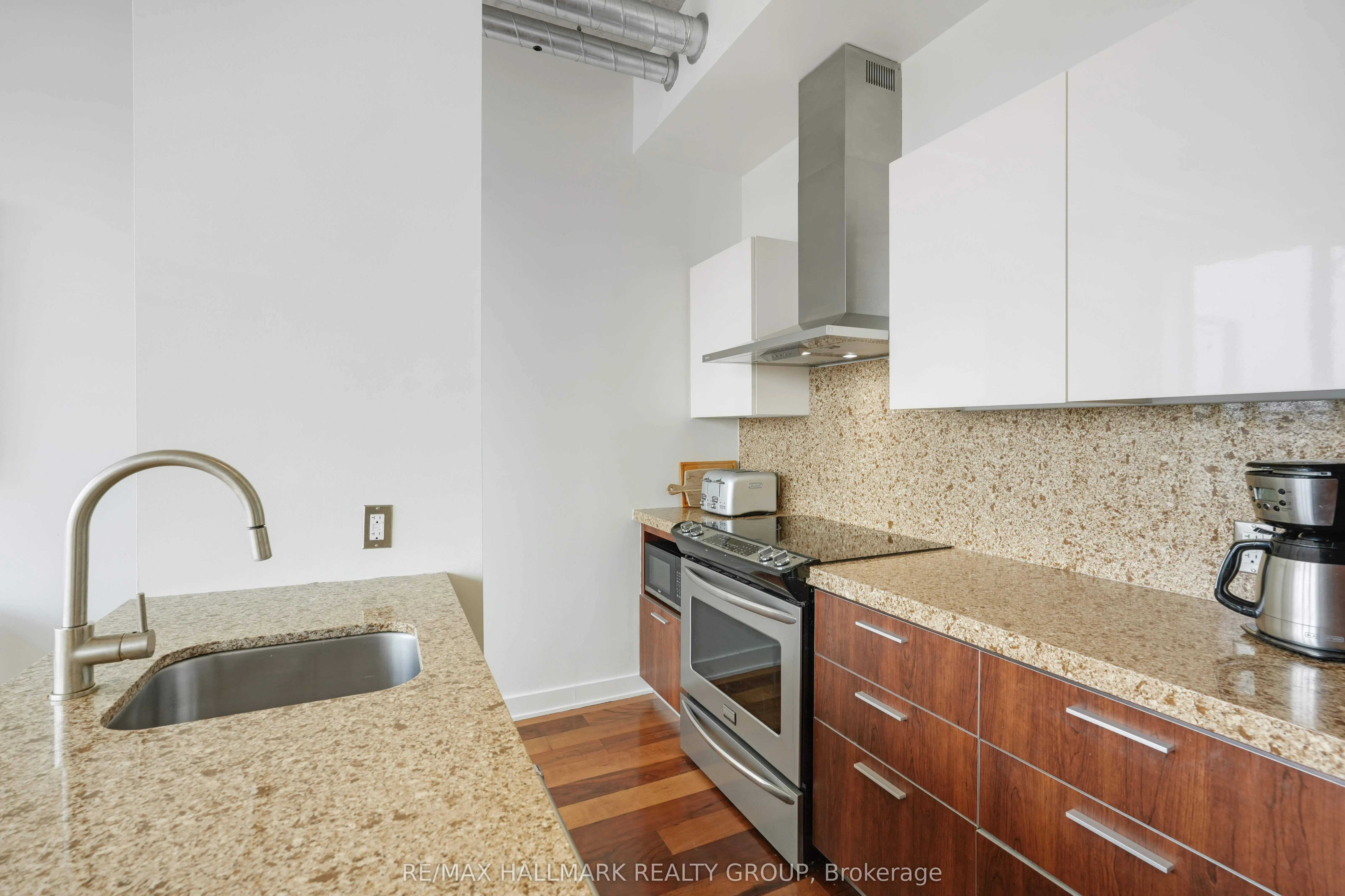 360 Mcleod Street, #Penthouse 804