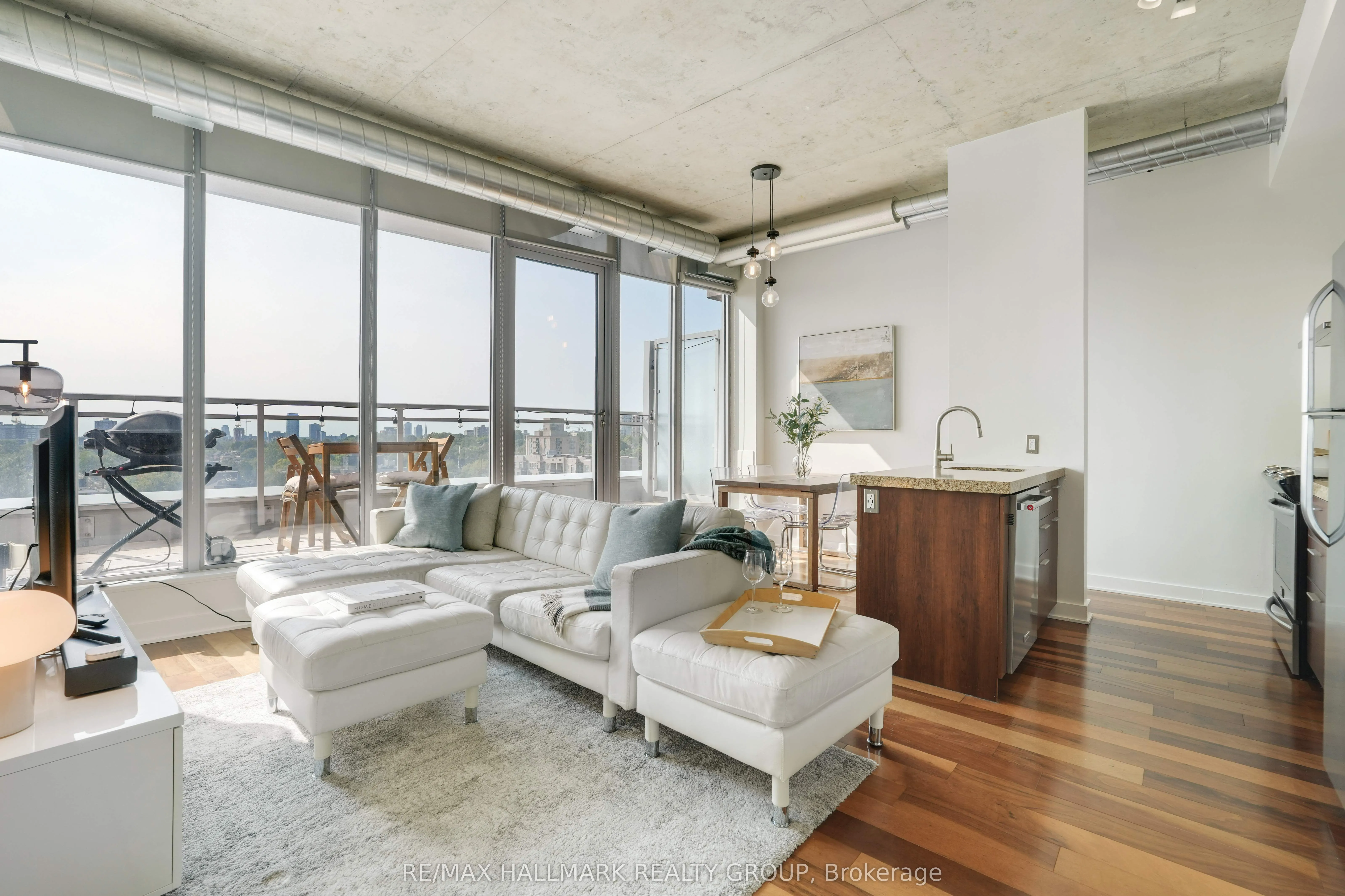 360 Mcleod Street, #Penthouse 804