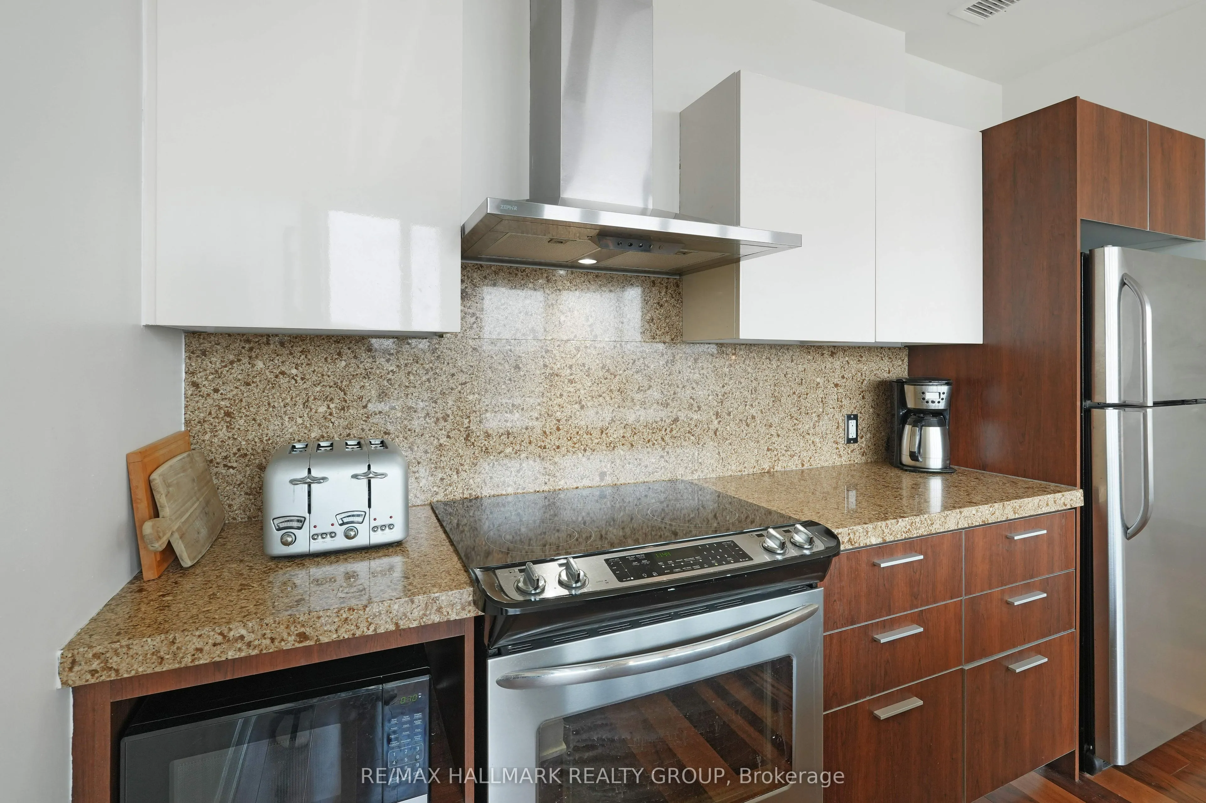 360 Mcleod Street, #Penthouse 804