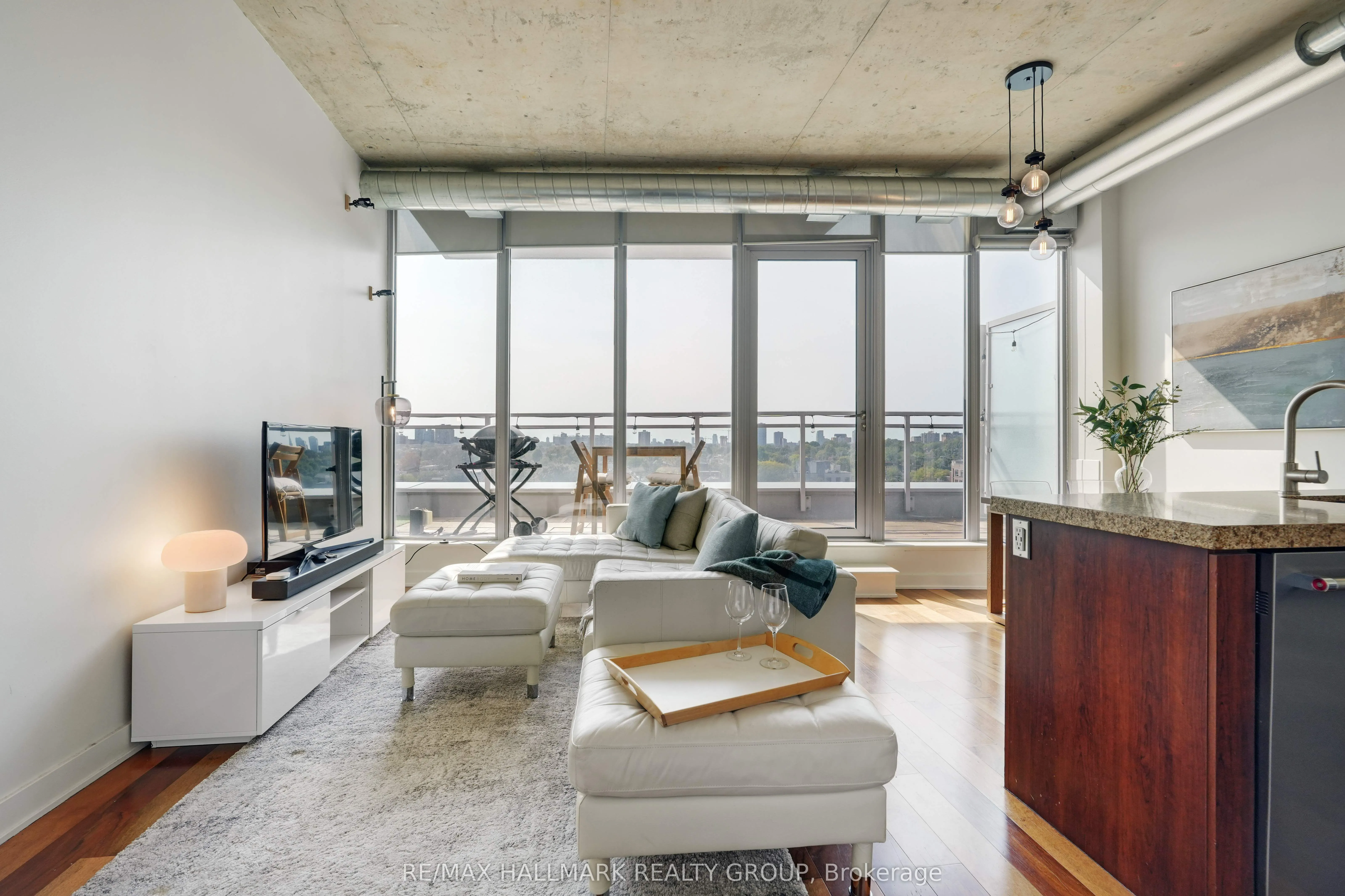 360 Mcleod Street, #Penthouse 804