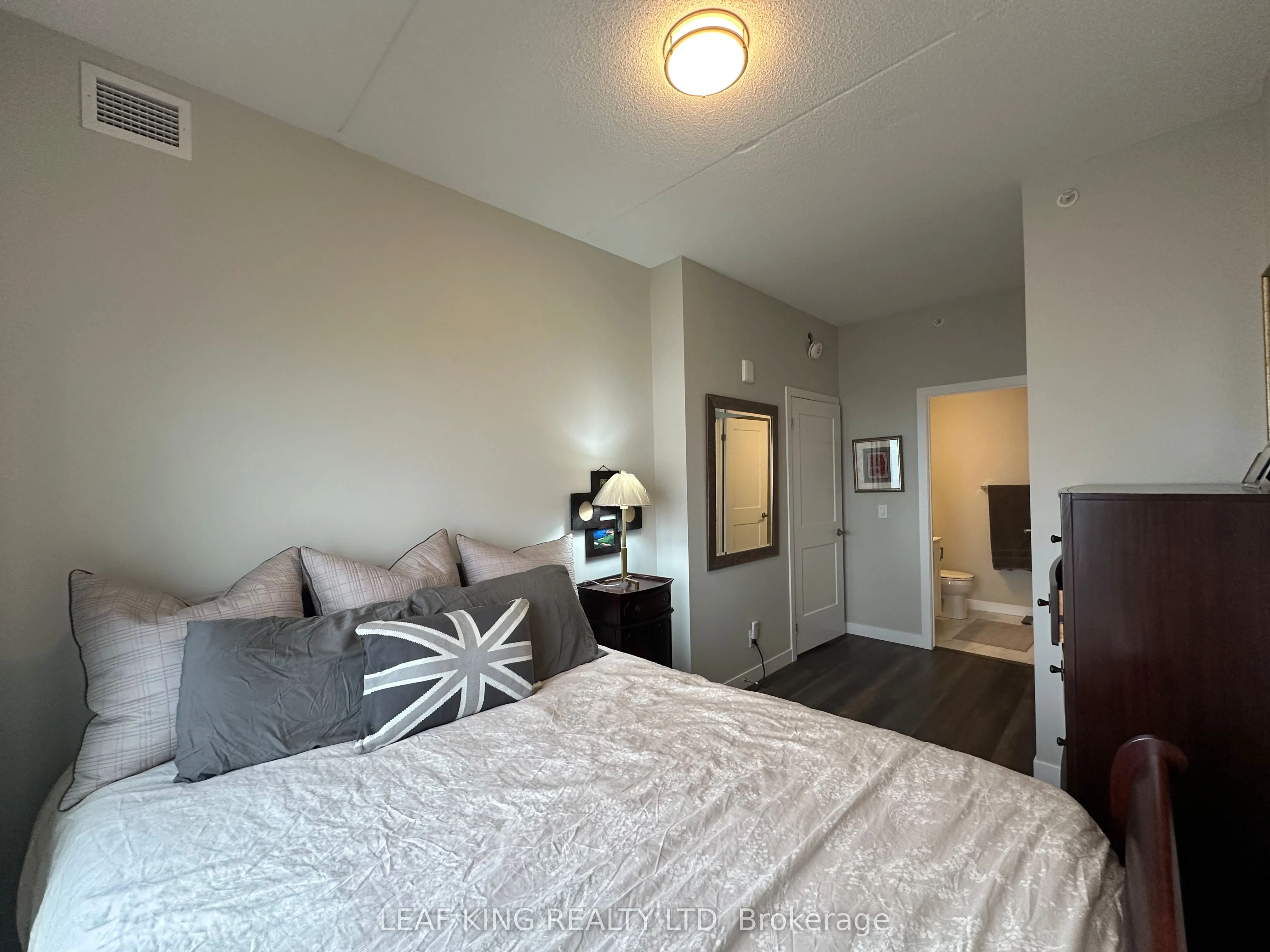 15 Queen Street S, #1902