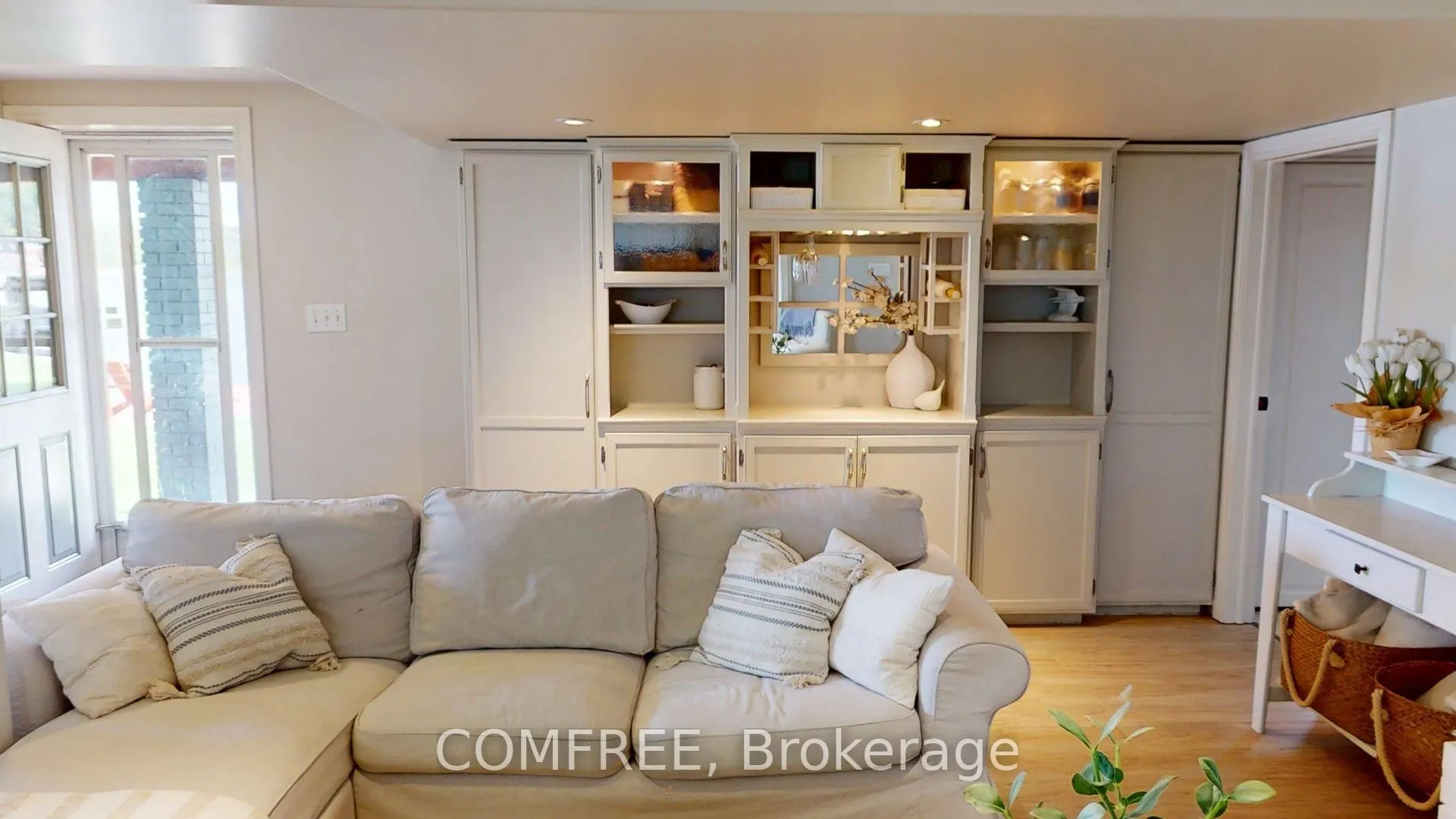 30 Lakeshore Drive