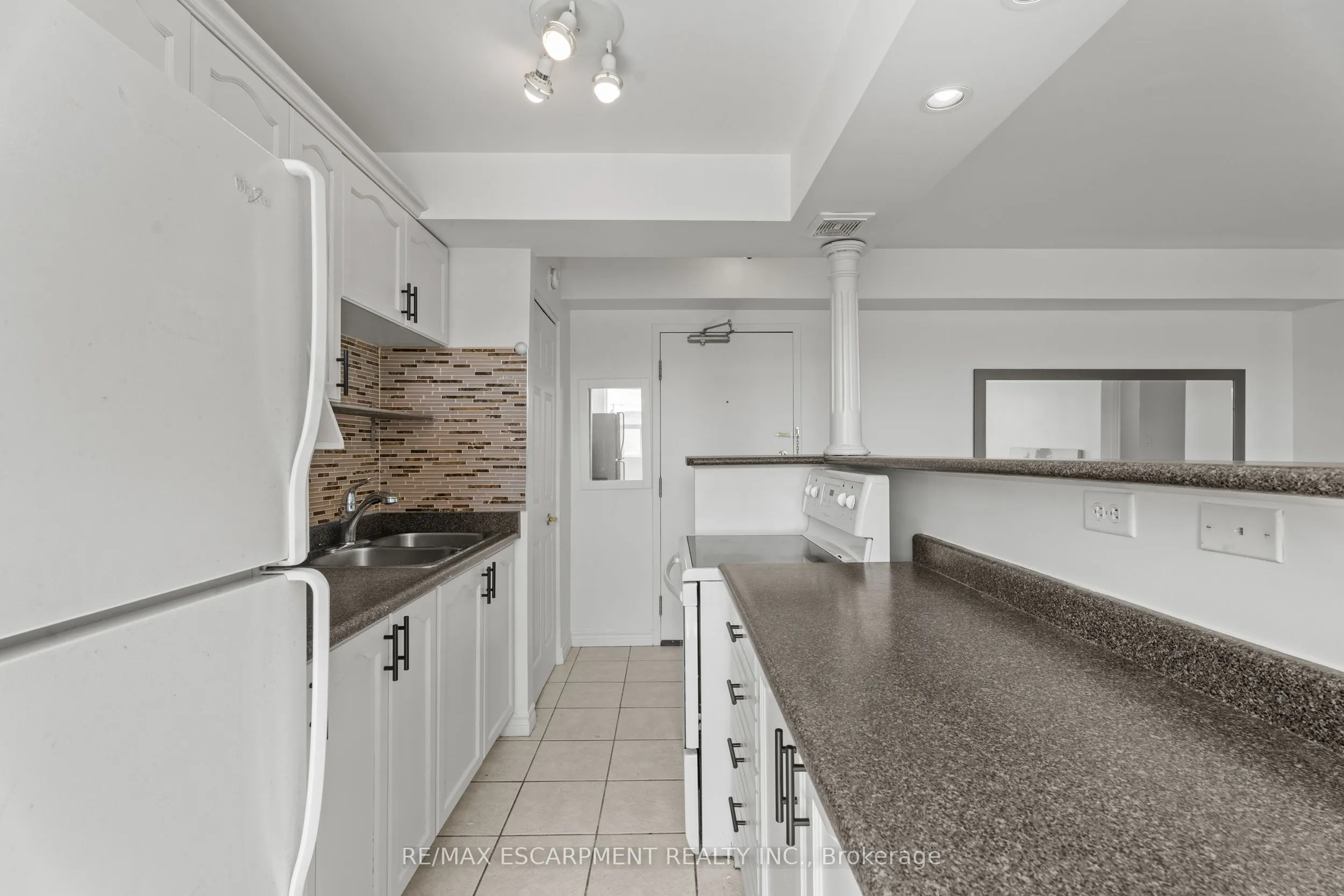 851 Queenston Road, #505
