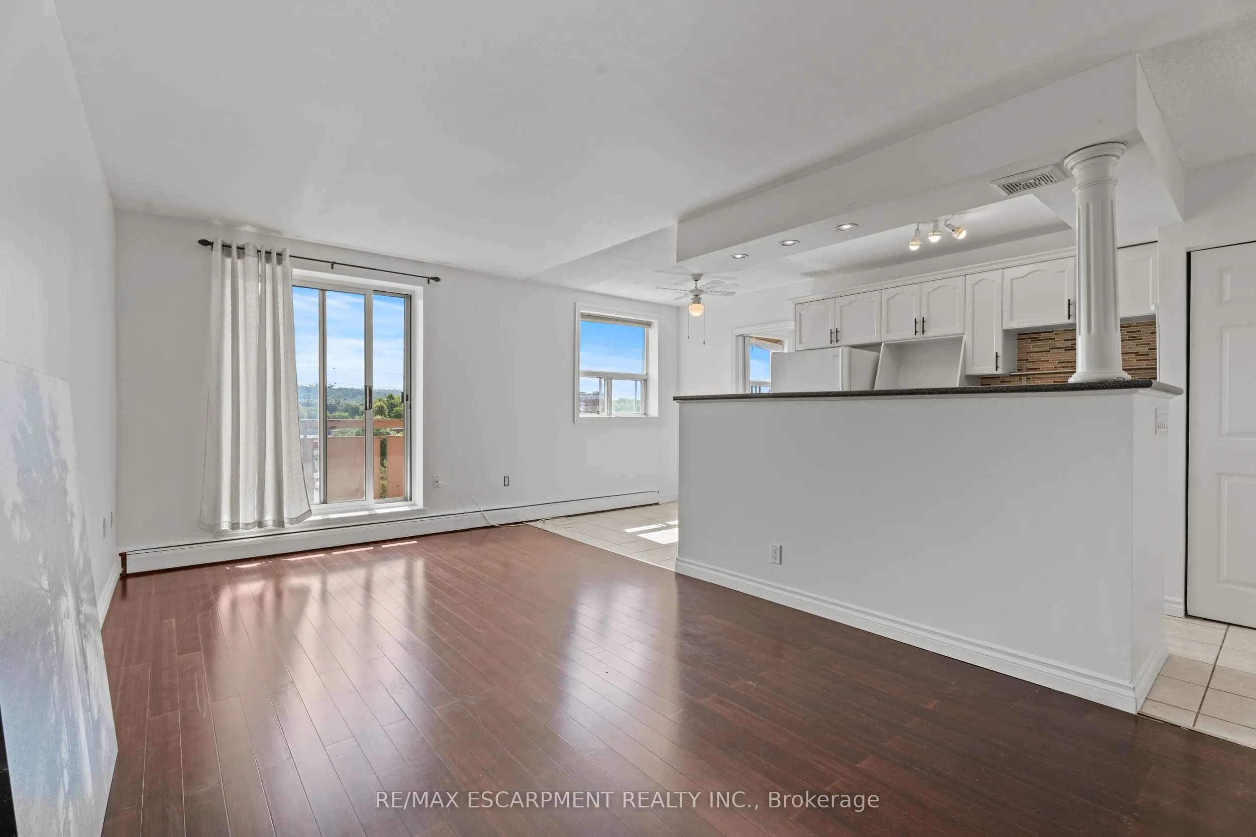 851 Queenston Road, #505