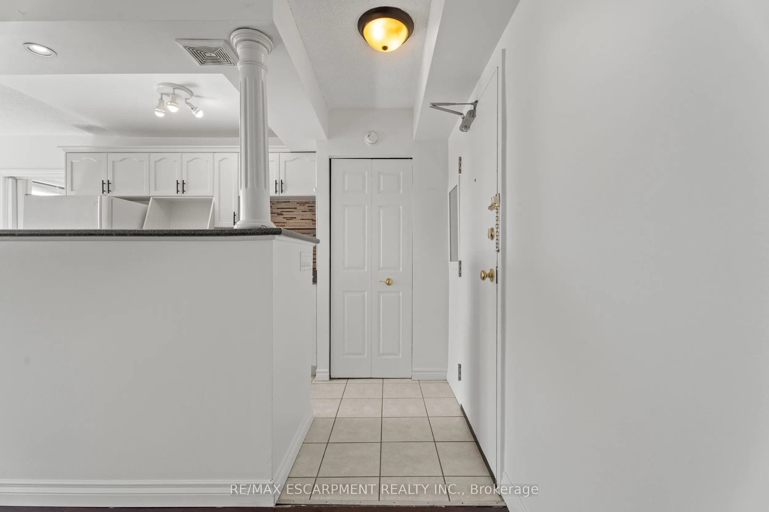 851 Queenston Road, #505