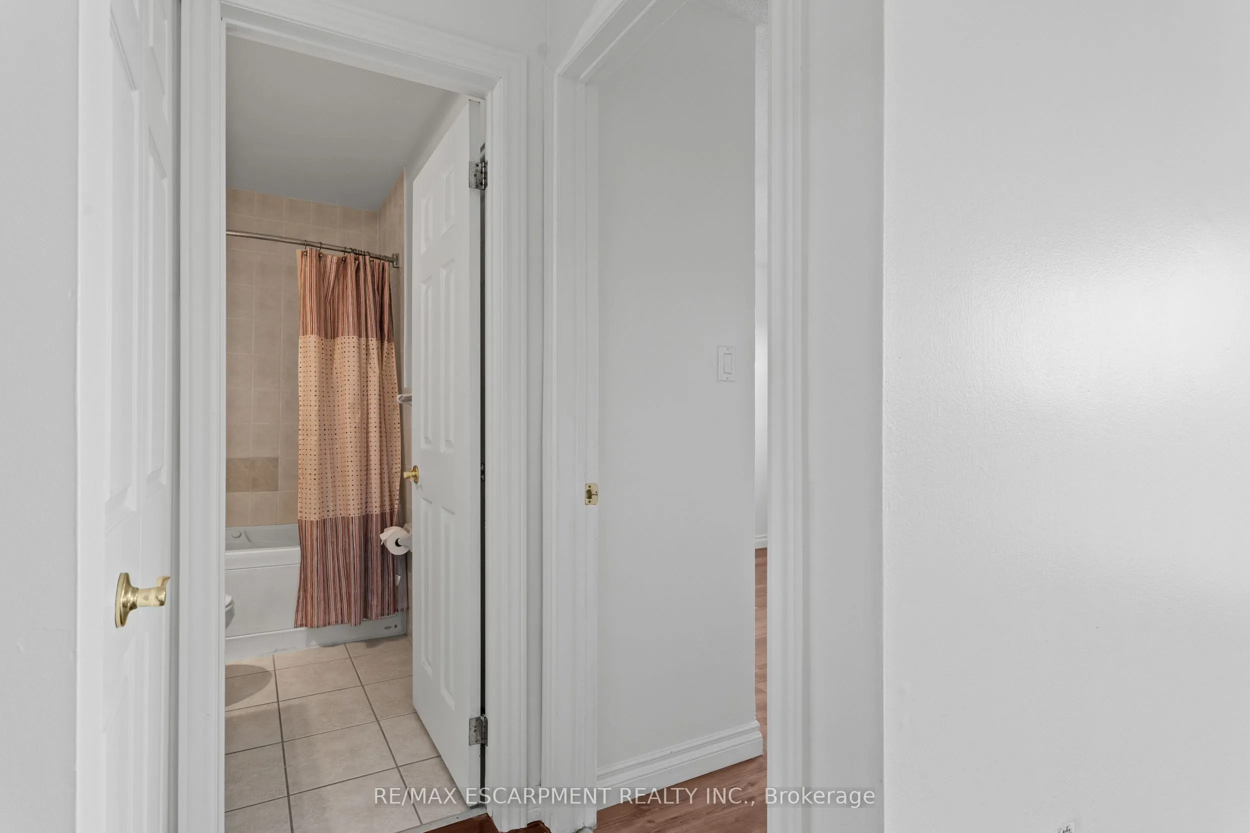 851 Queenston Road, #505
