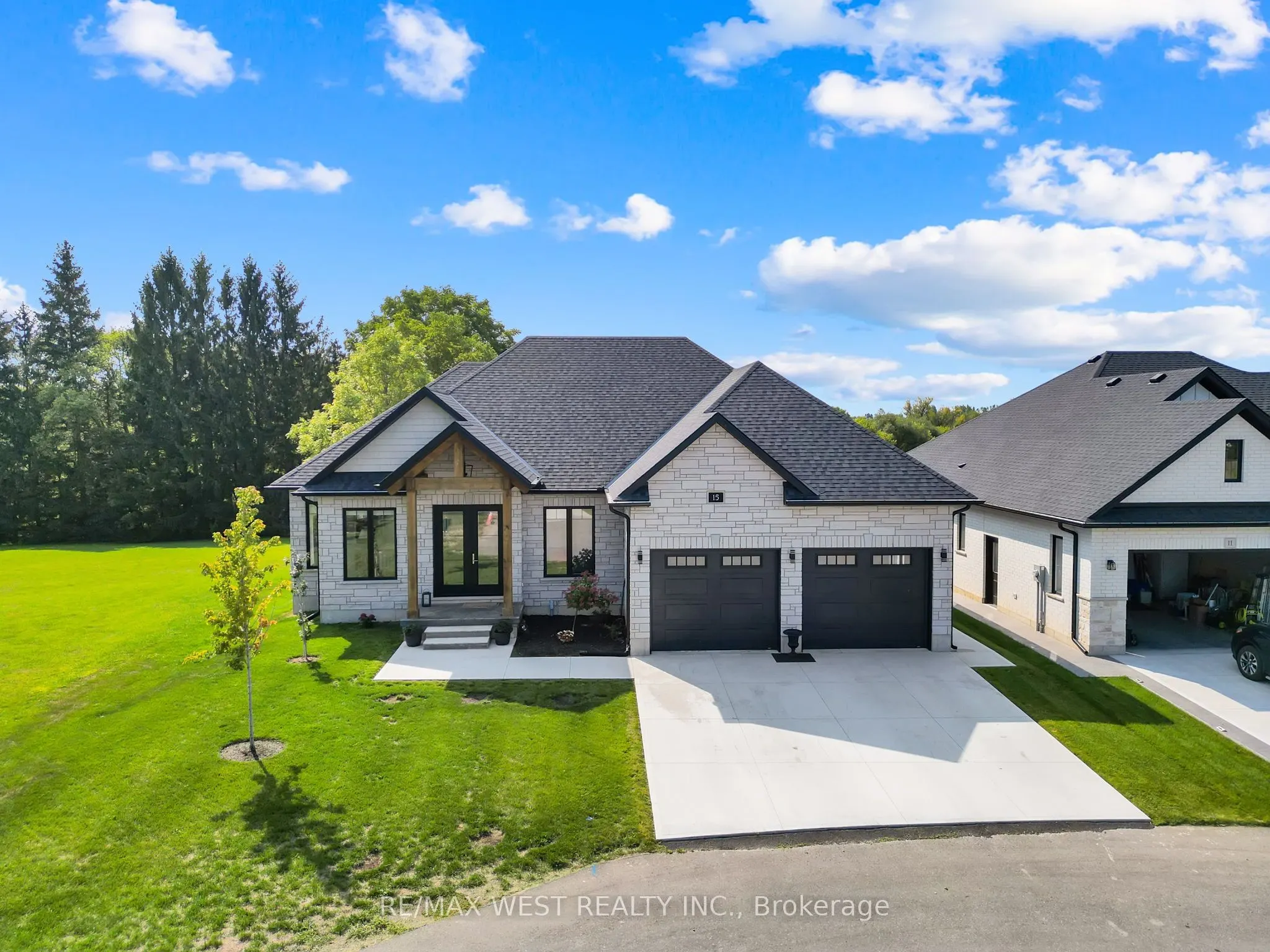 15 CORNWELL Crescent