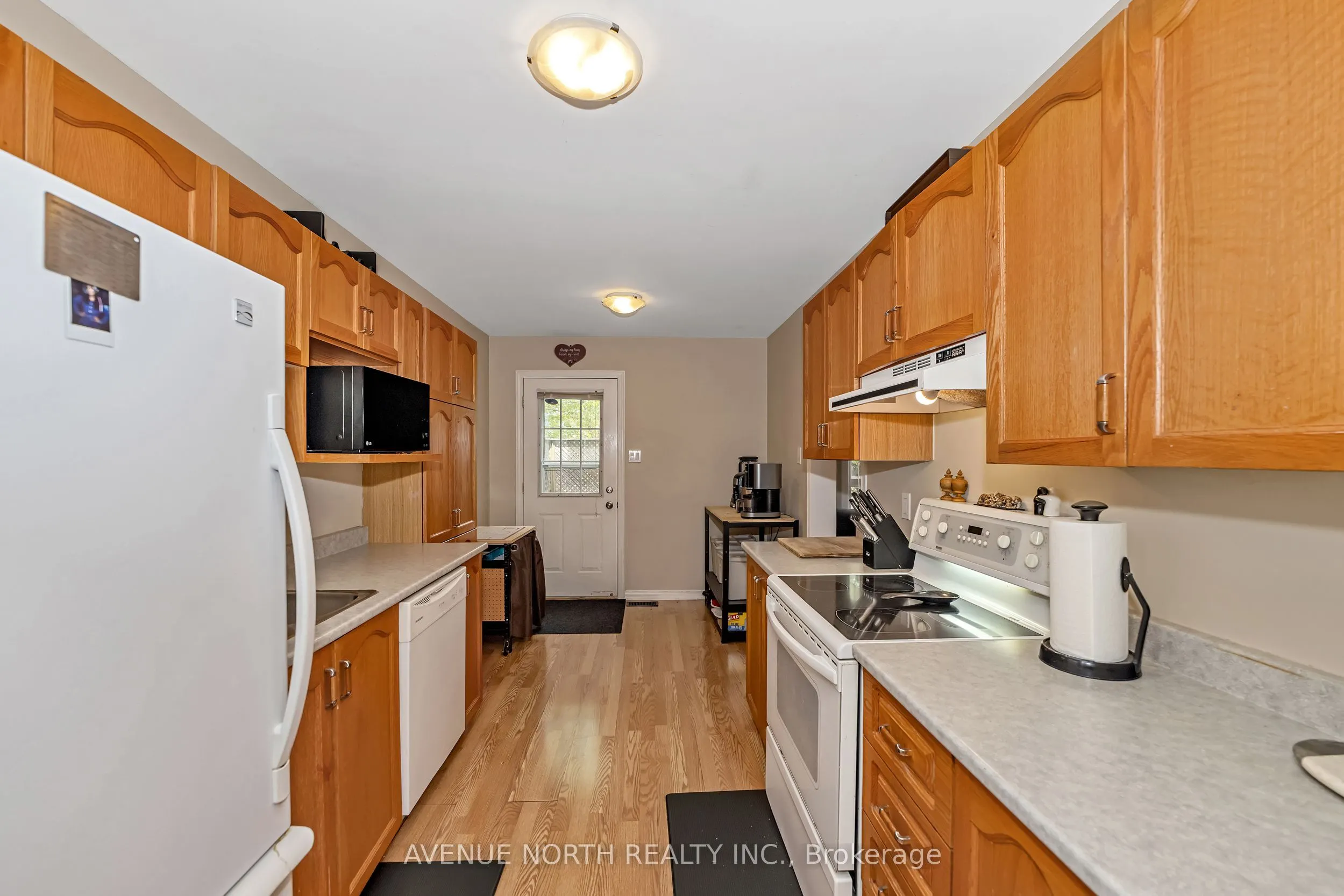 120 MARKLAND Crescent