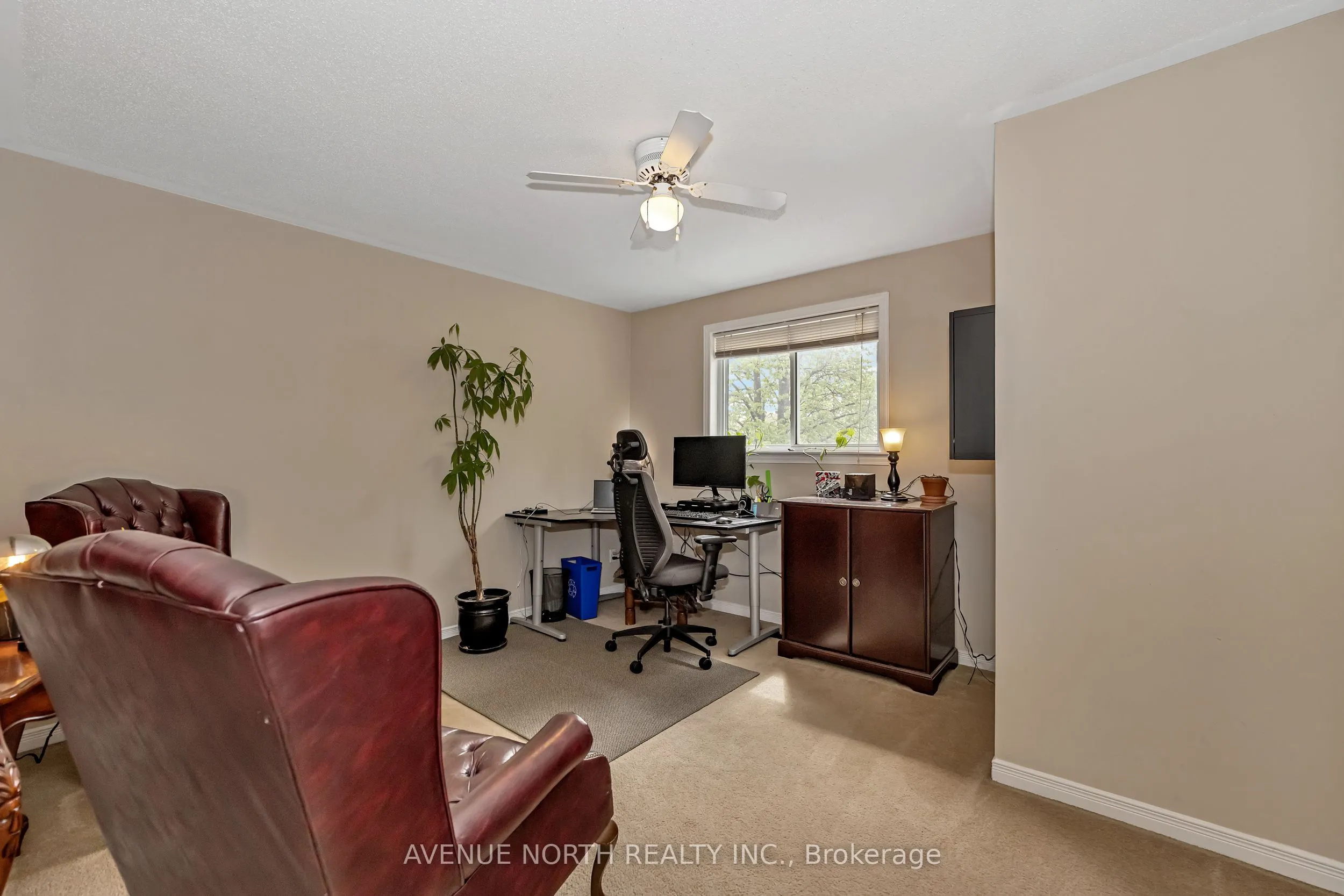 120 MARKLAND Crescent